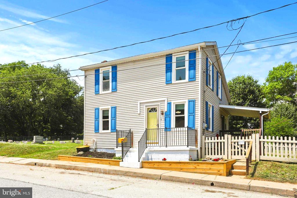 210 MULBERRY STREET