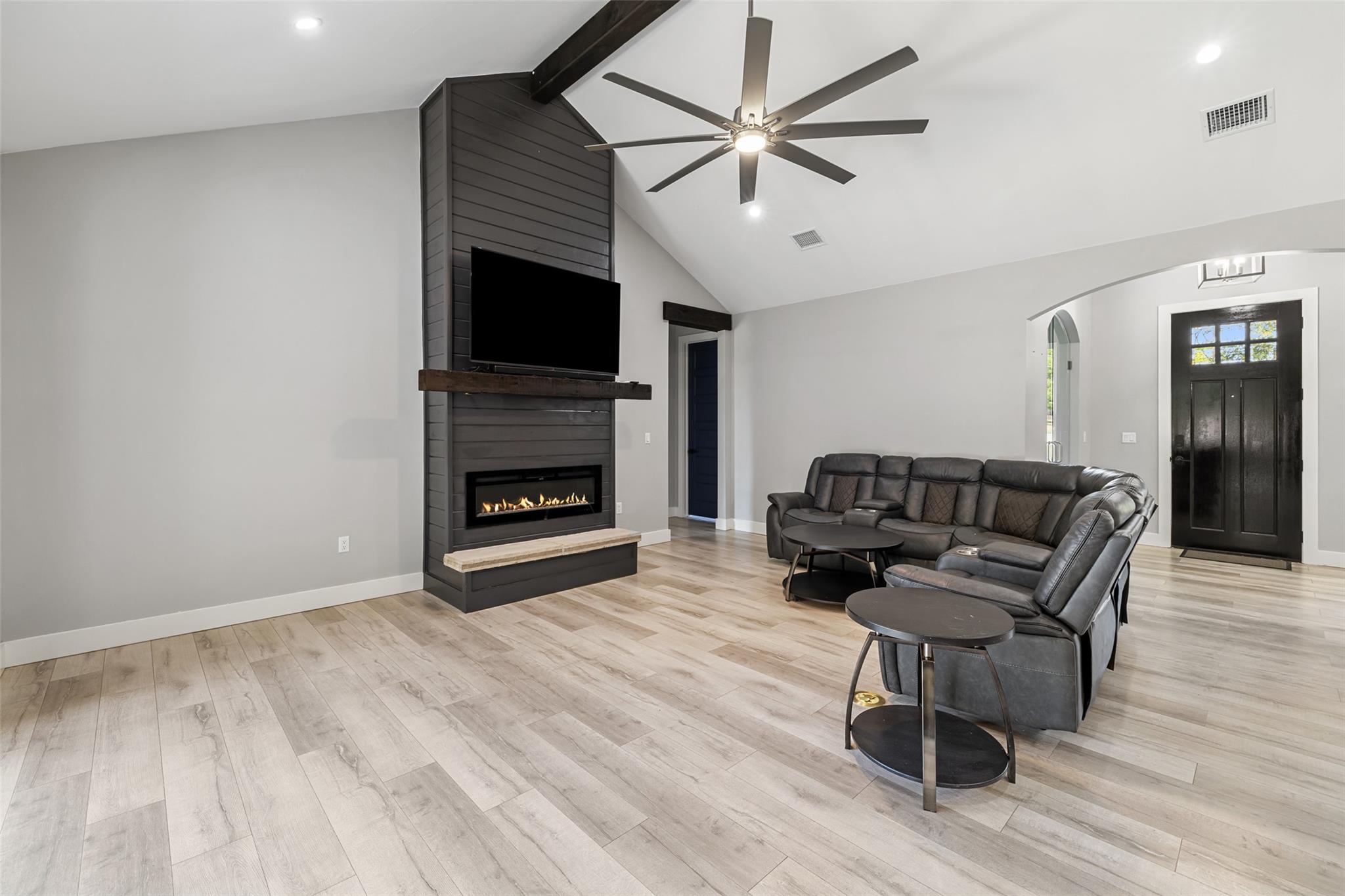 105 Laumaia LN