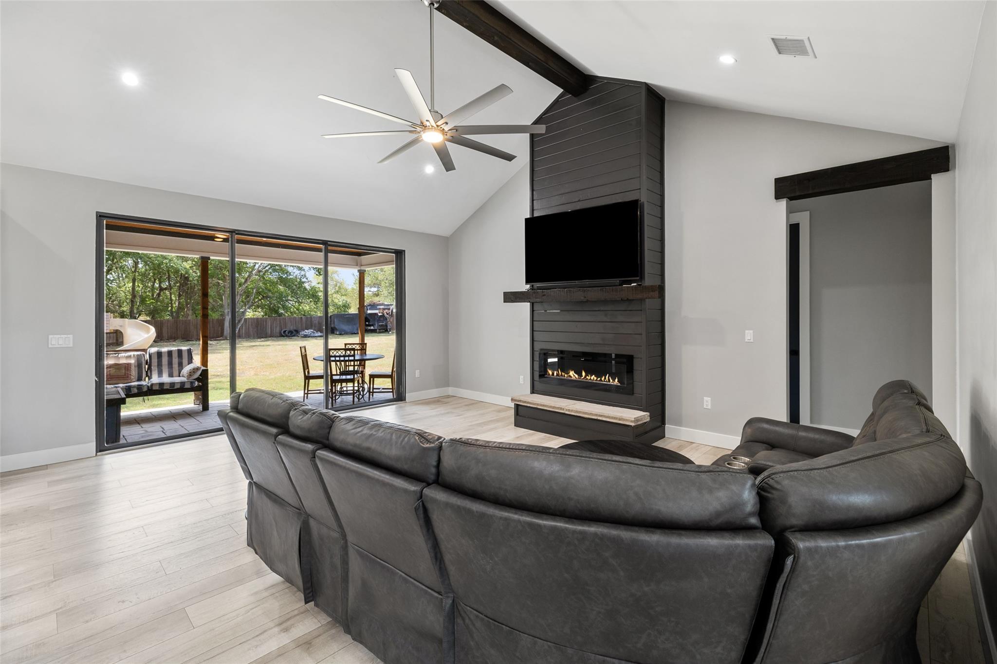 105 Laumaia LN
