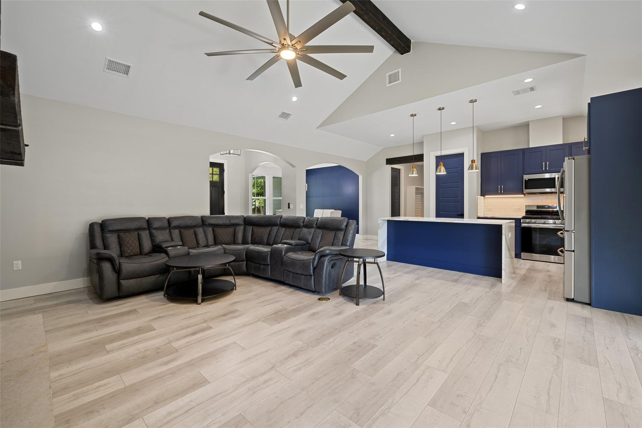 105 Laumaia LN