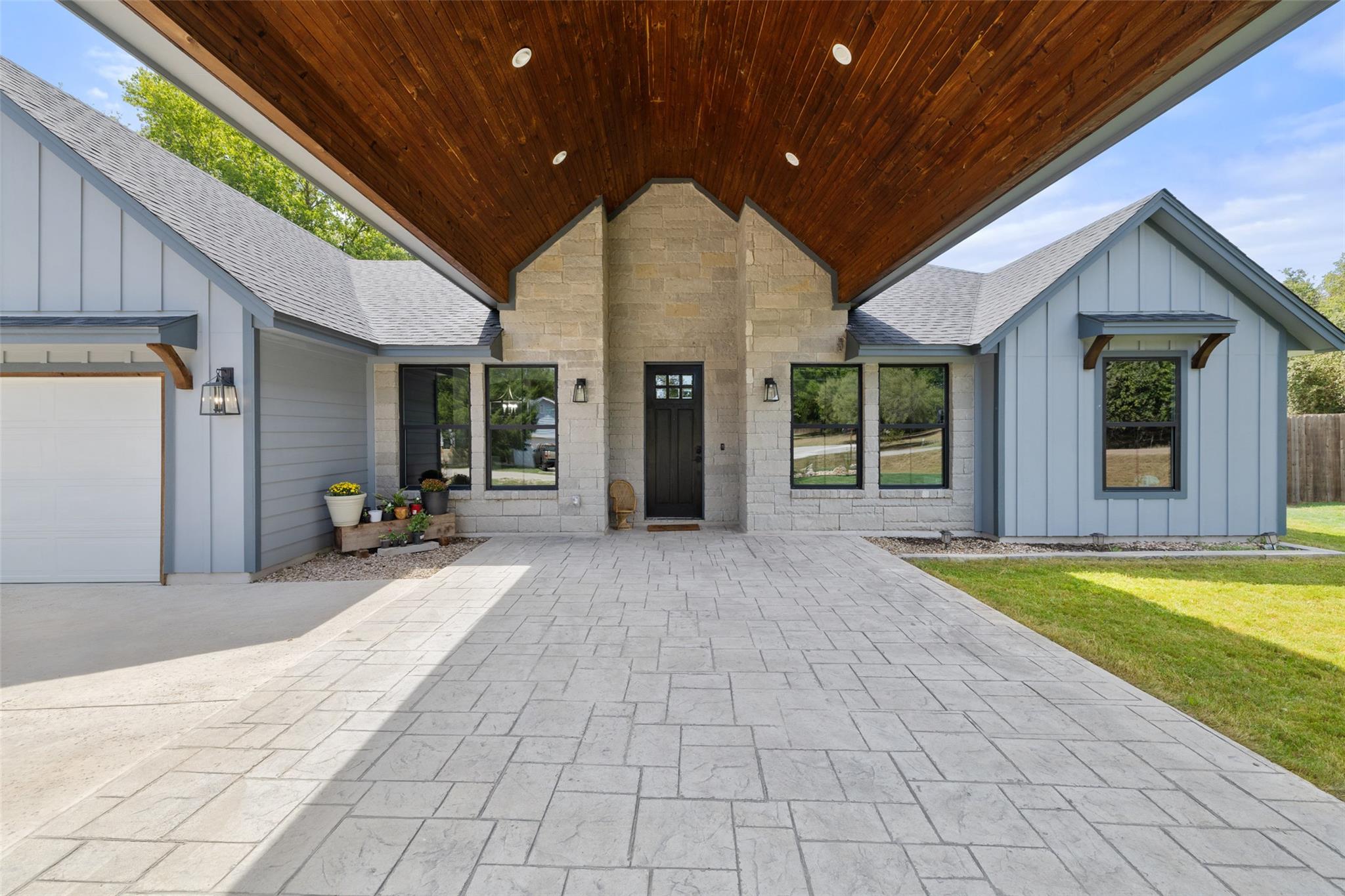 105 Laumaia LN