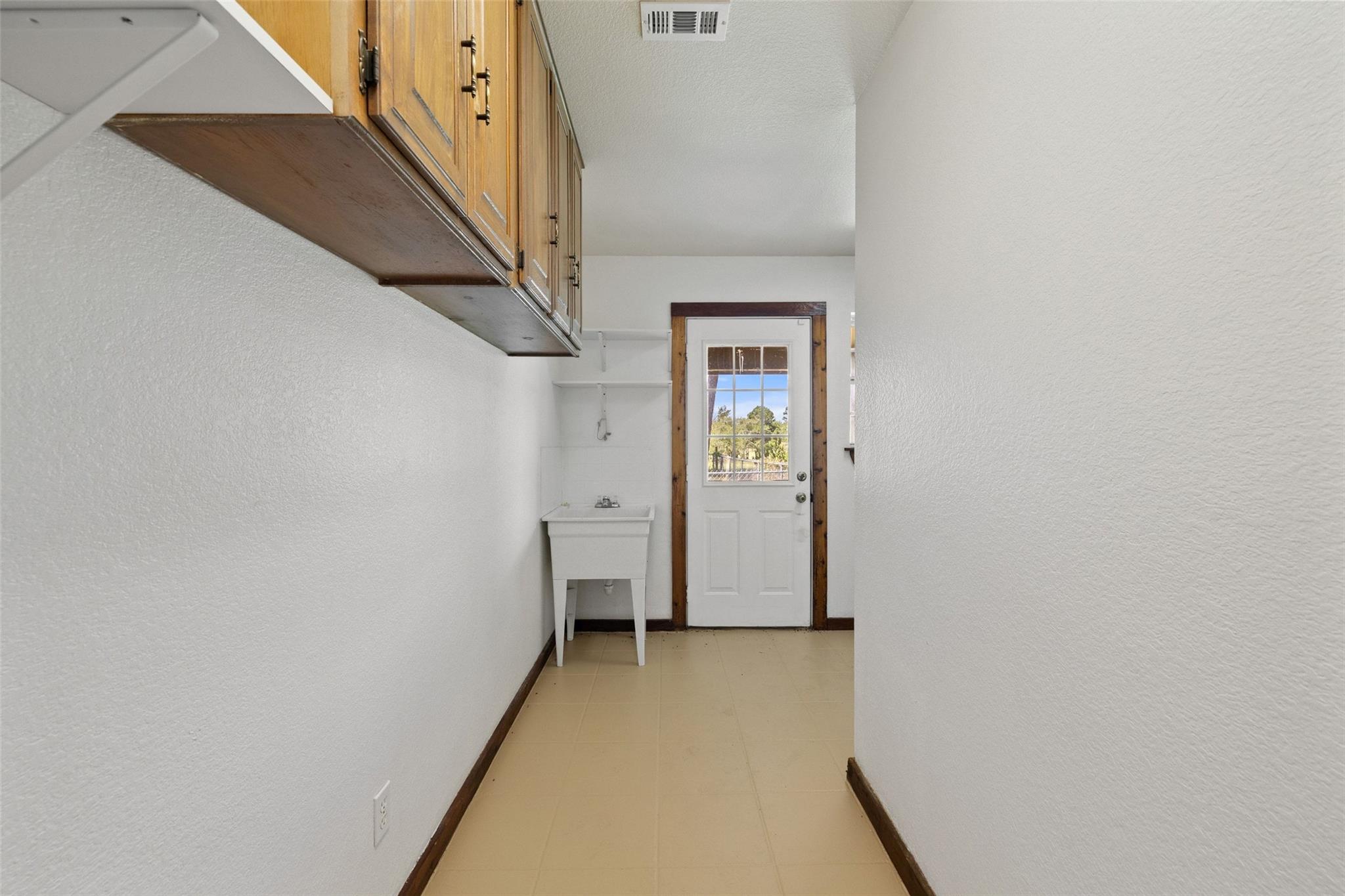 179 Rainbow DR