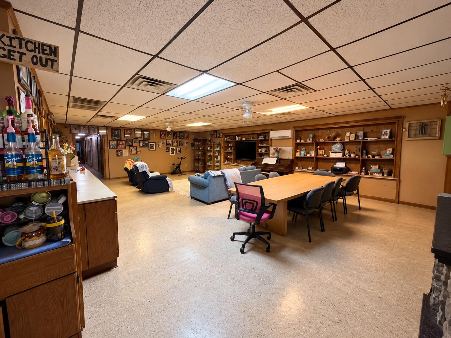 1045 W SH 71 Highway