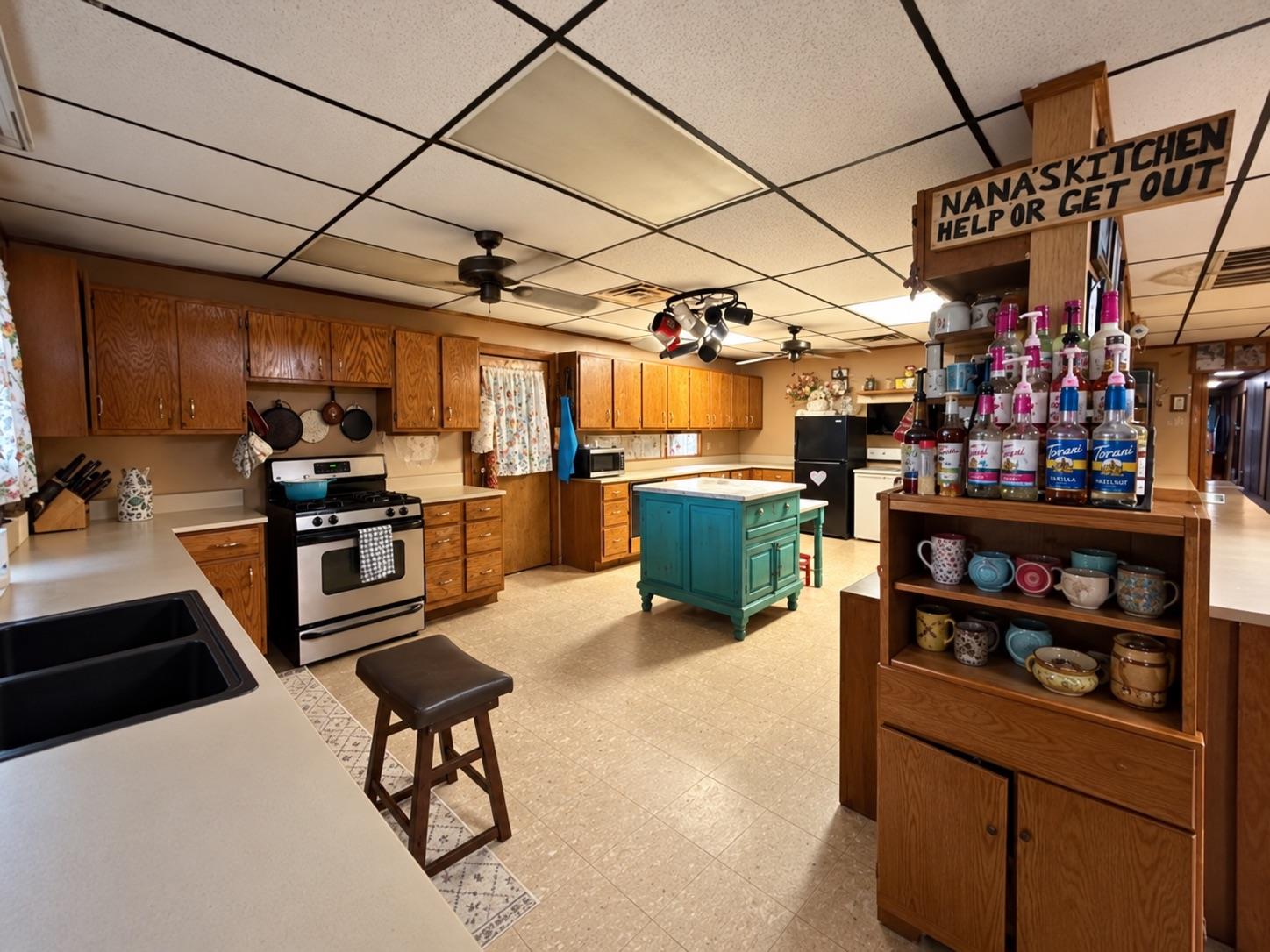 1045 W SH 71 Highway