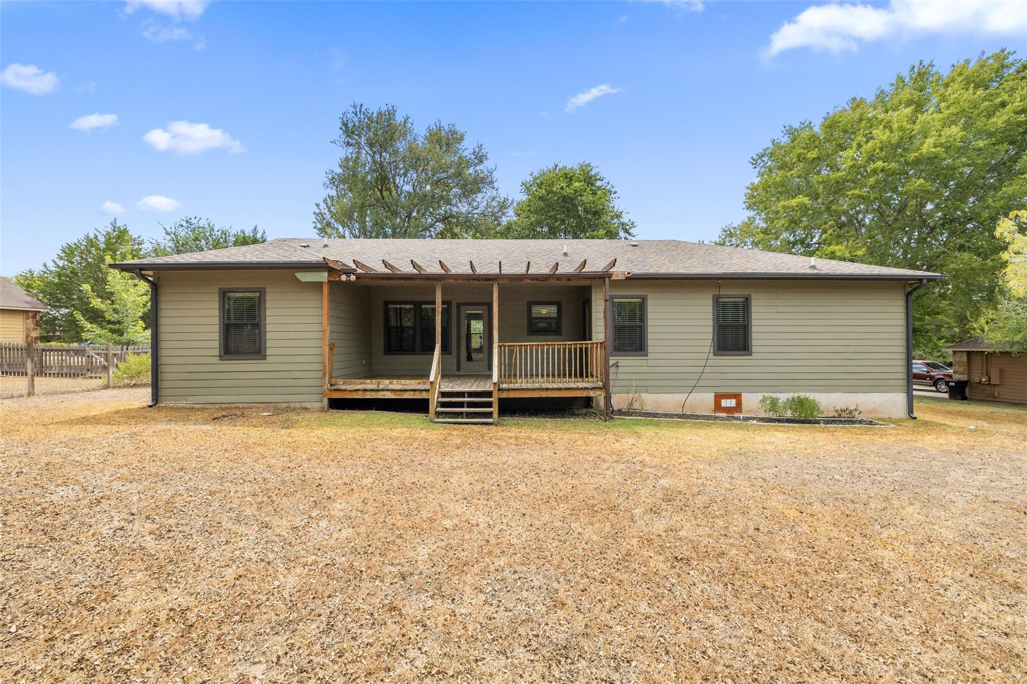 116 Laumaia LN