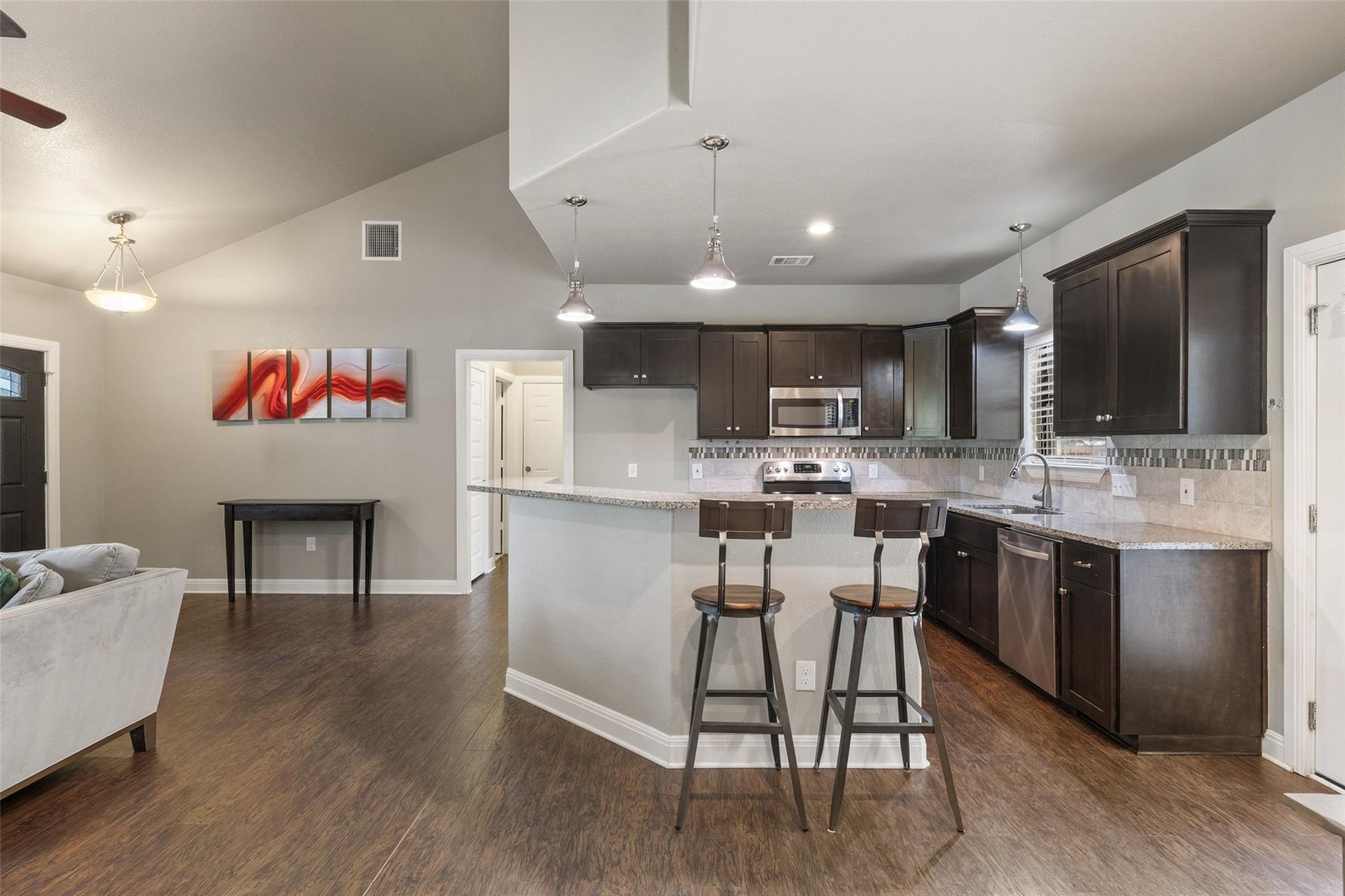 116 Laumaia LN