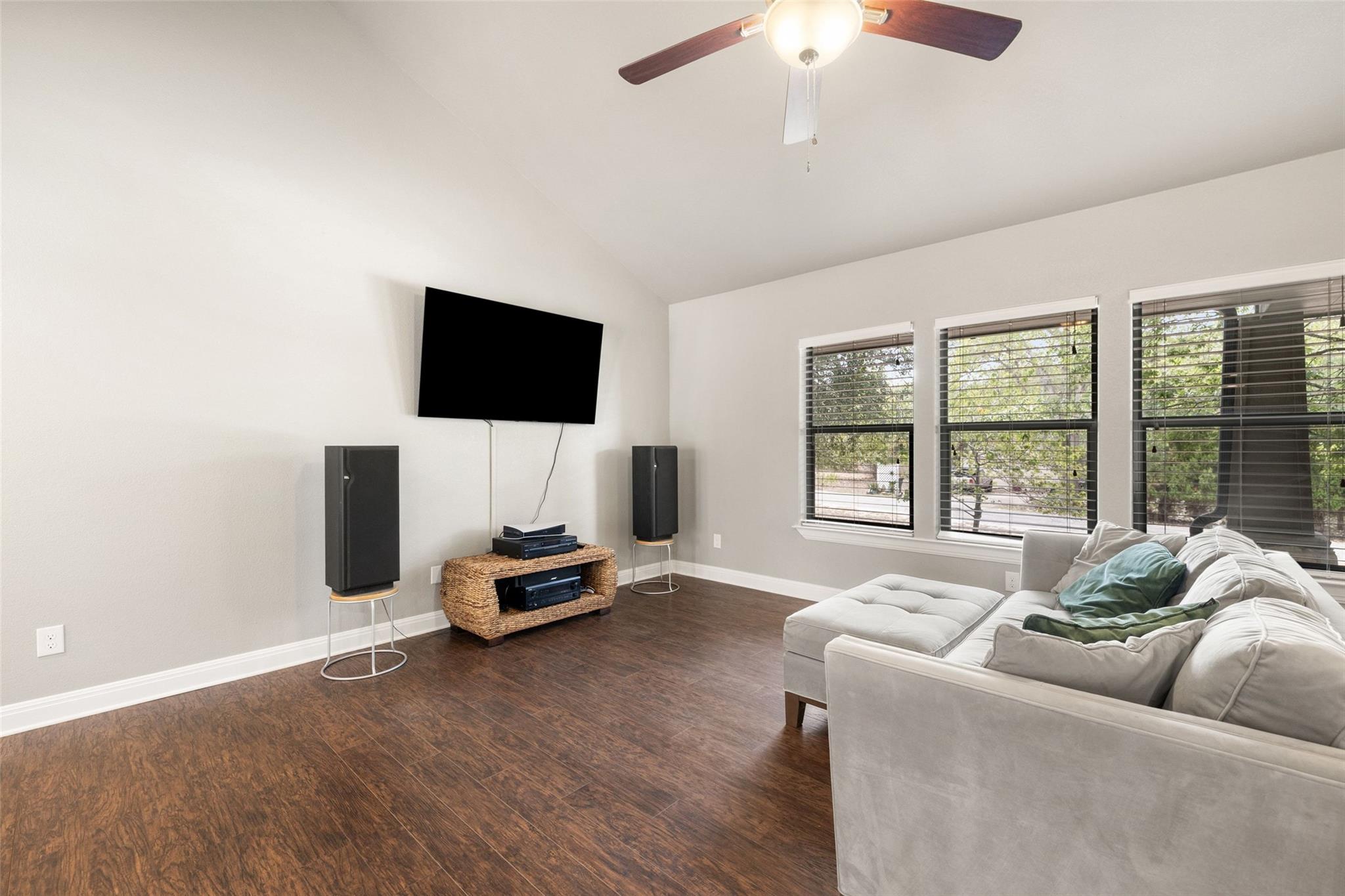 116 Laumaia LN