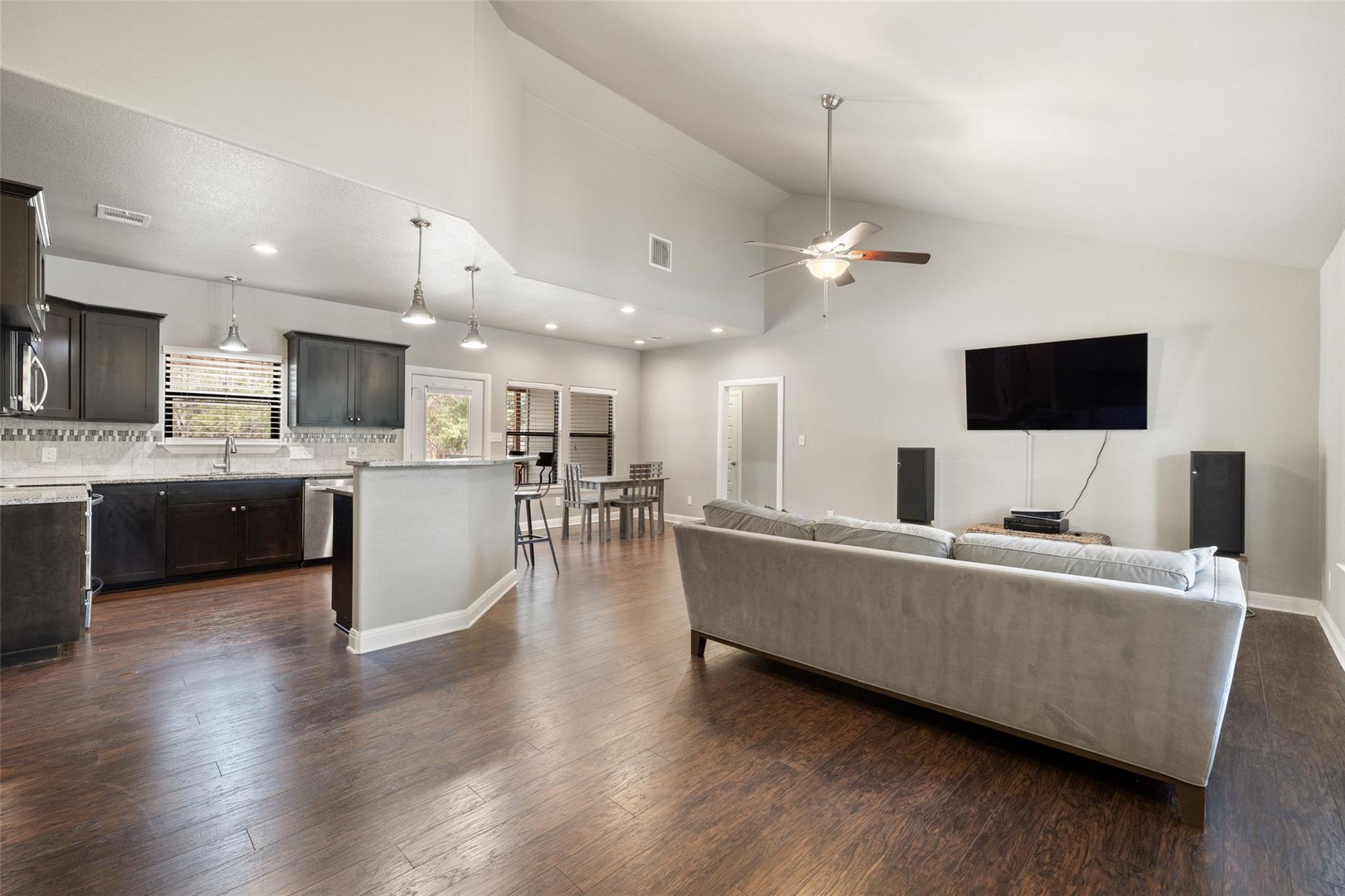 116 Laumaia LN