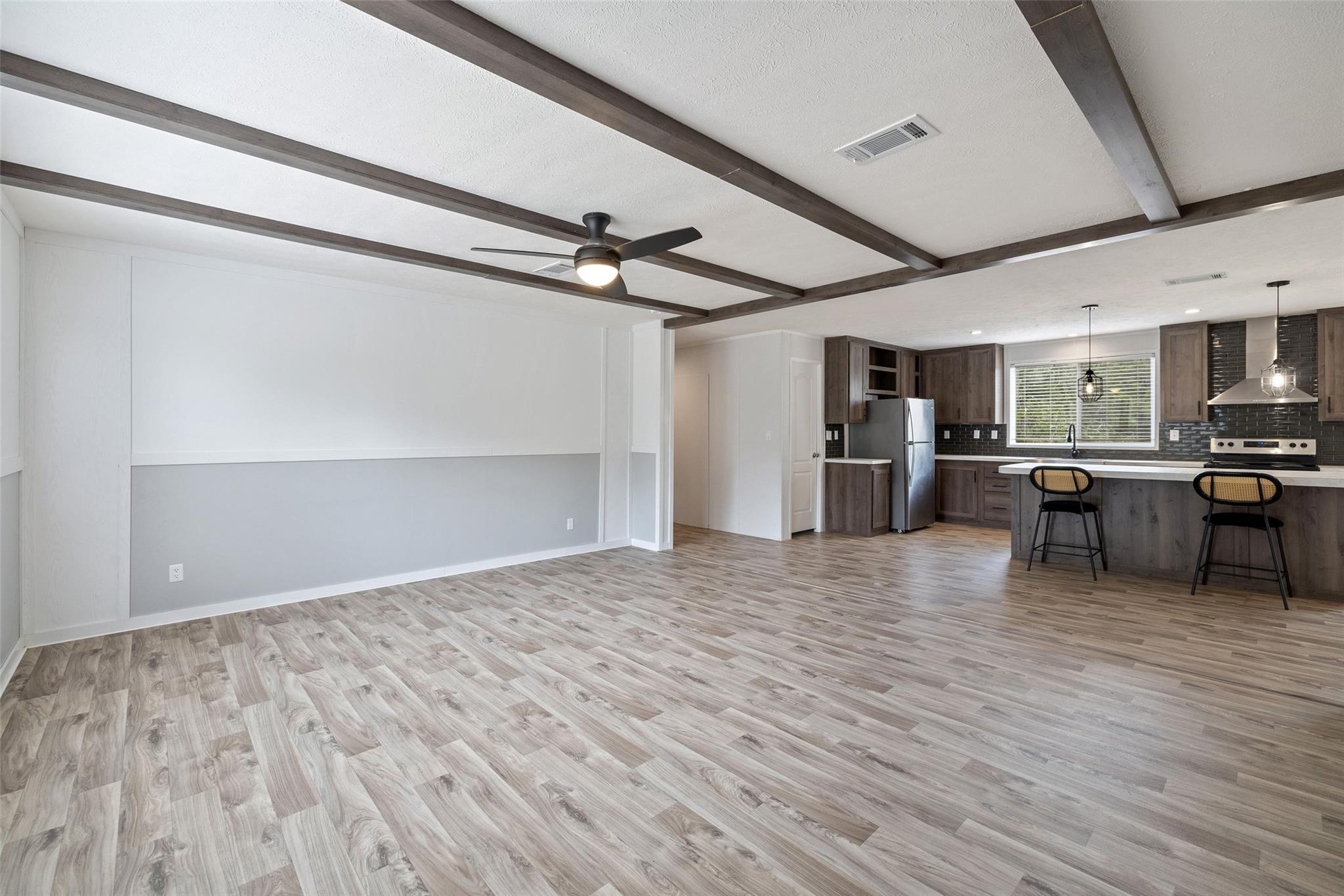 281 Green Oaks DR