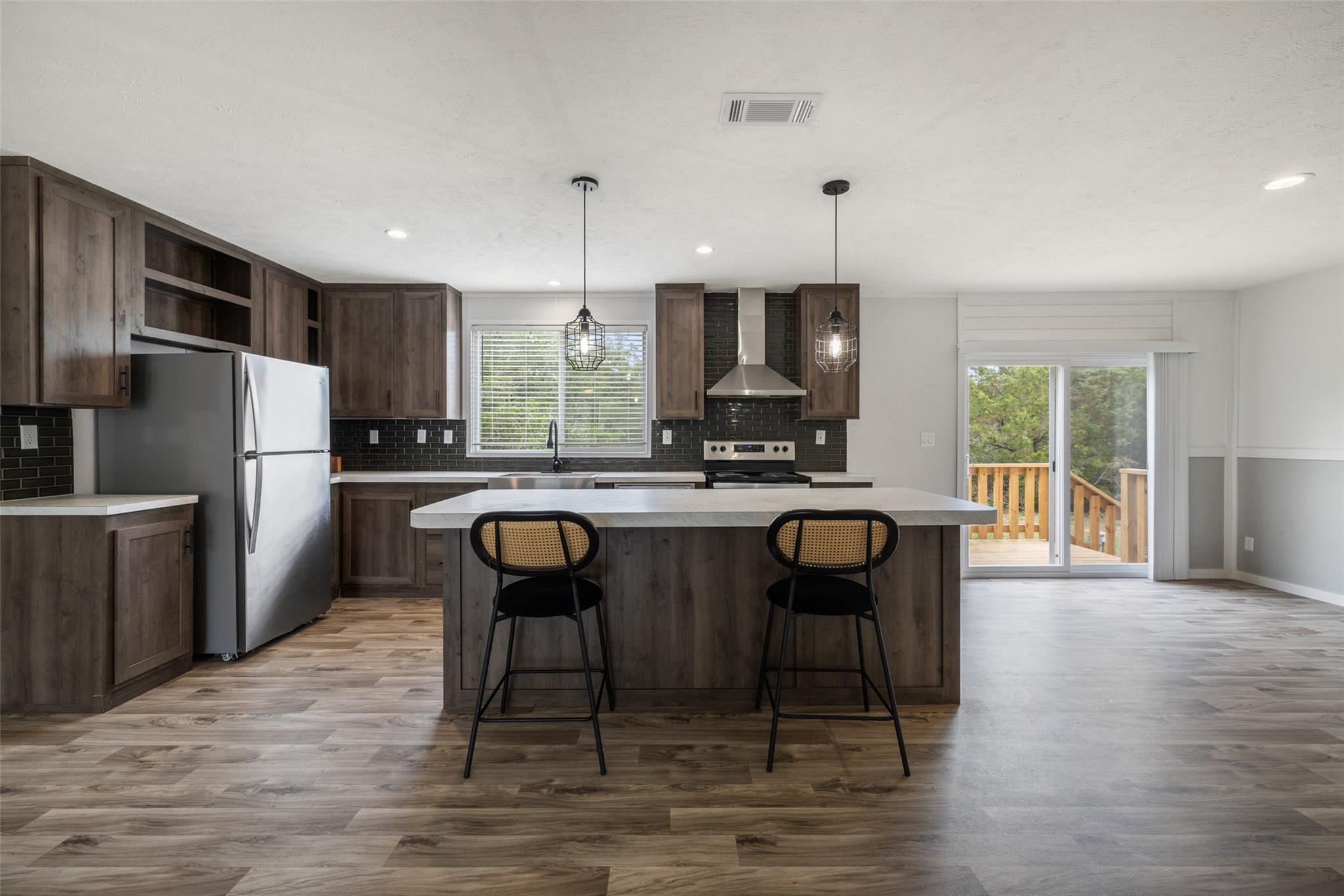 281 Green Oaks DR