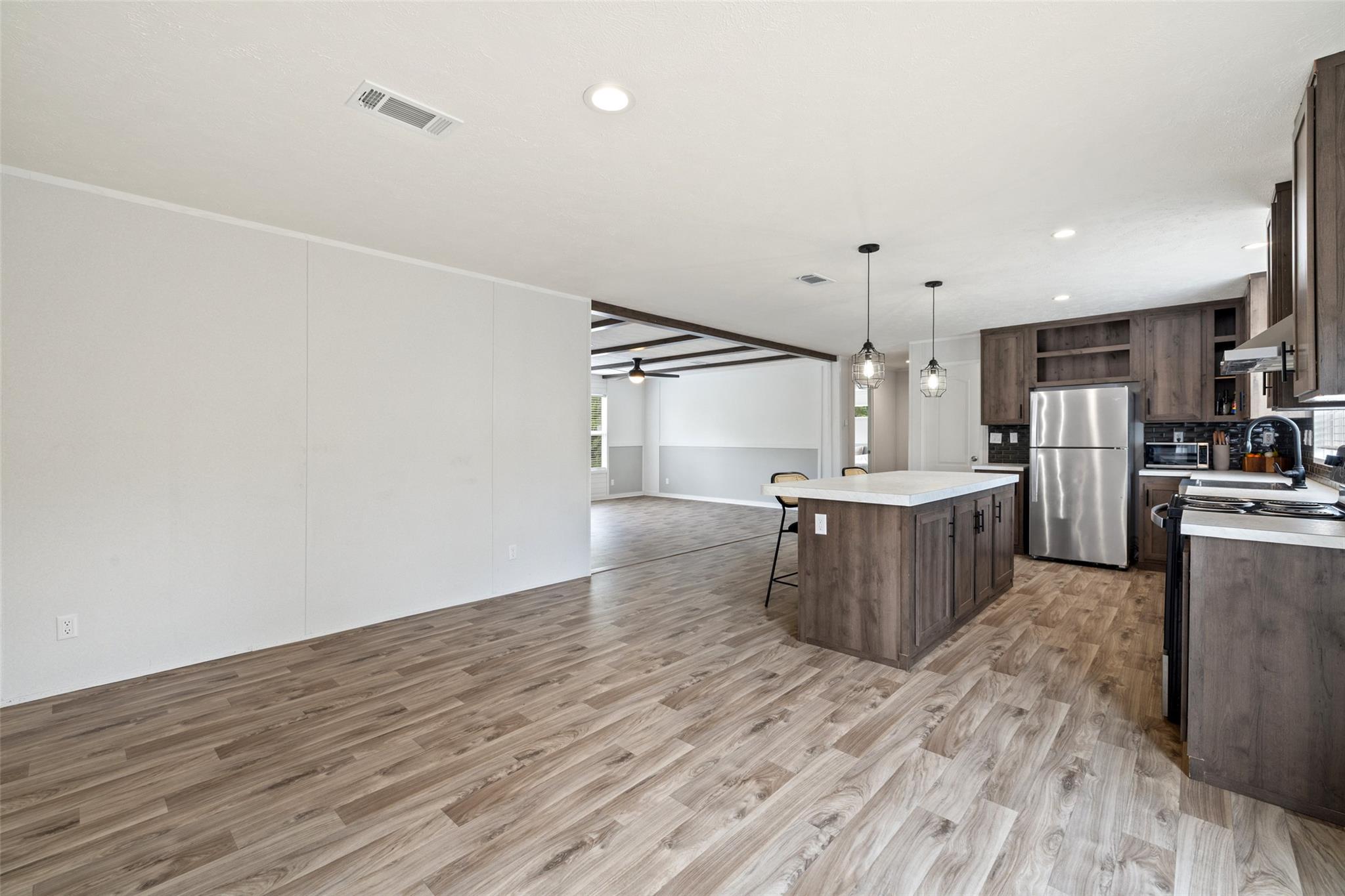 281 Green Oaks DR