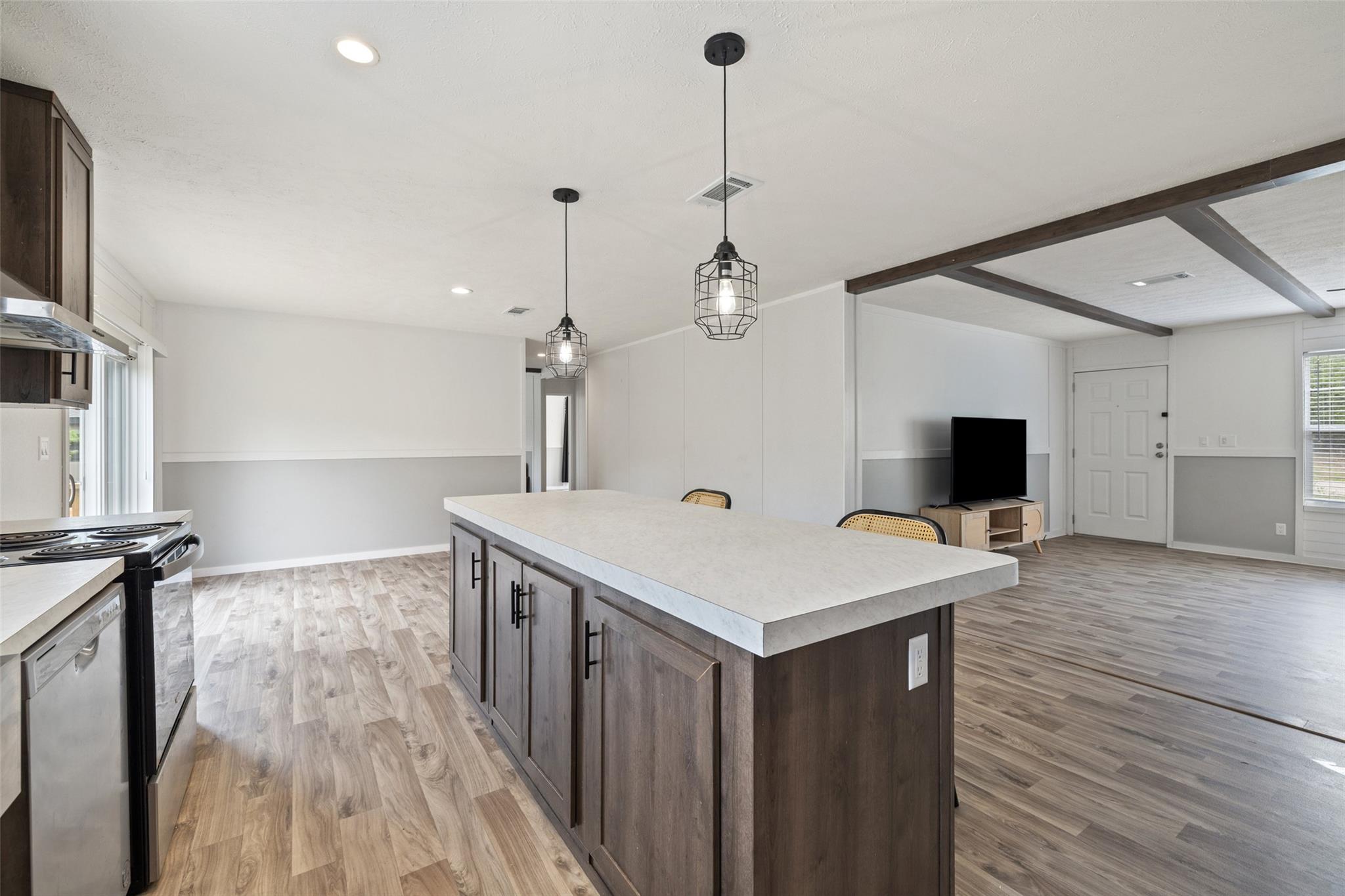 281 Green Oaks DR