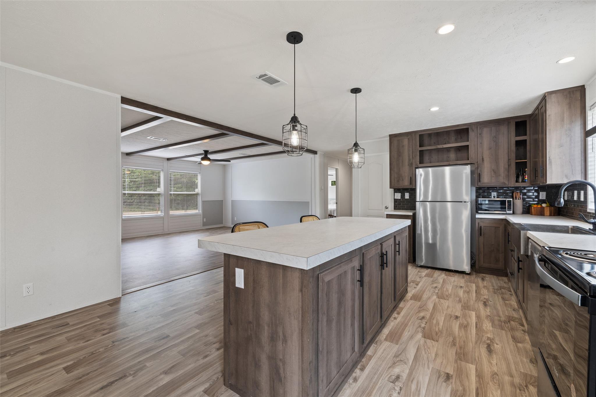 281 Green Oaks DR