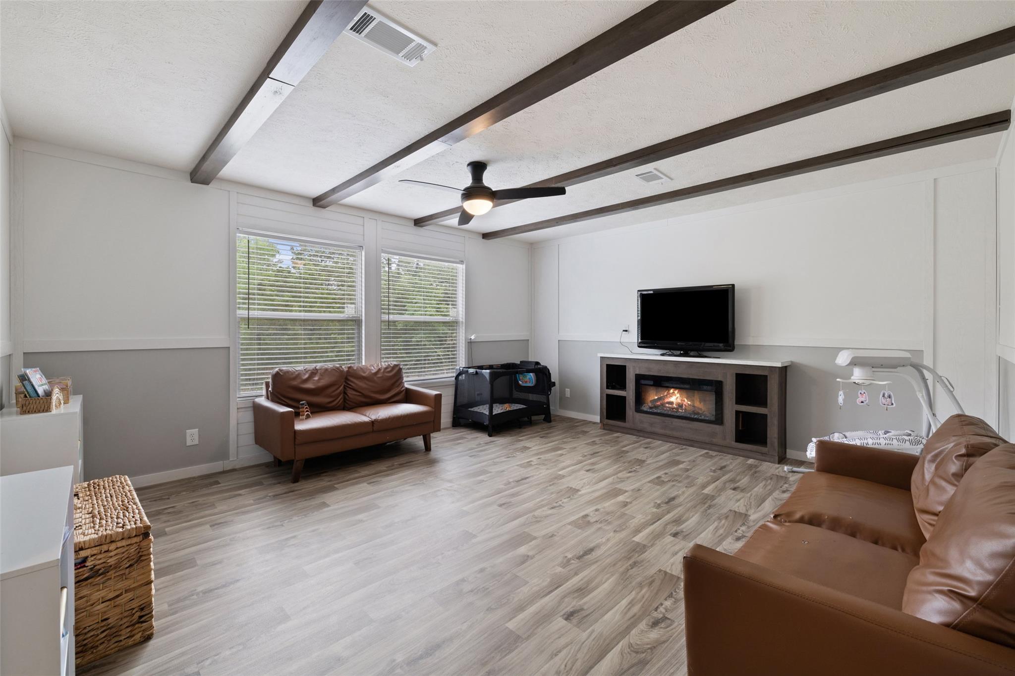 281 Green Oaks DR