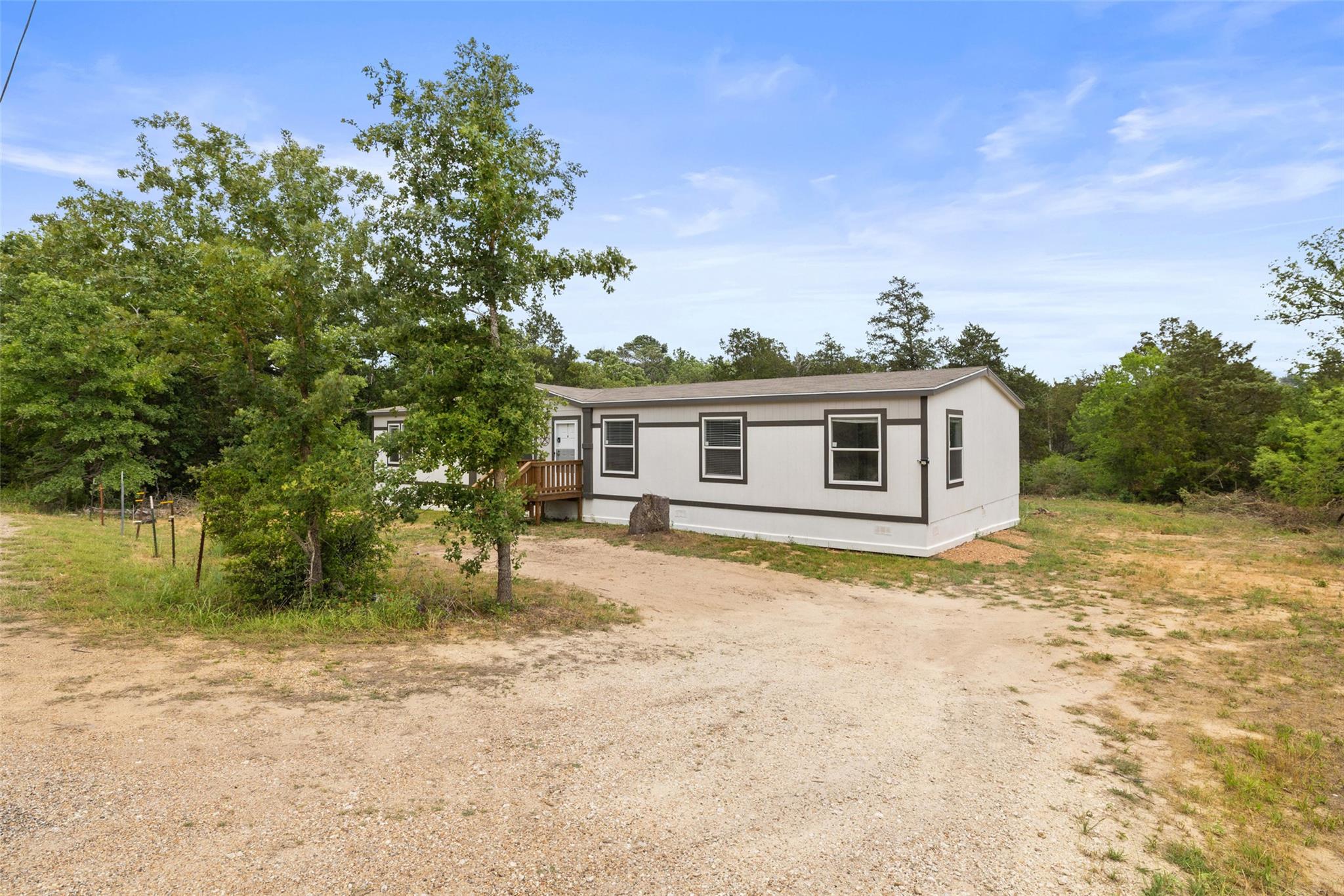 281 Green Oaks DR