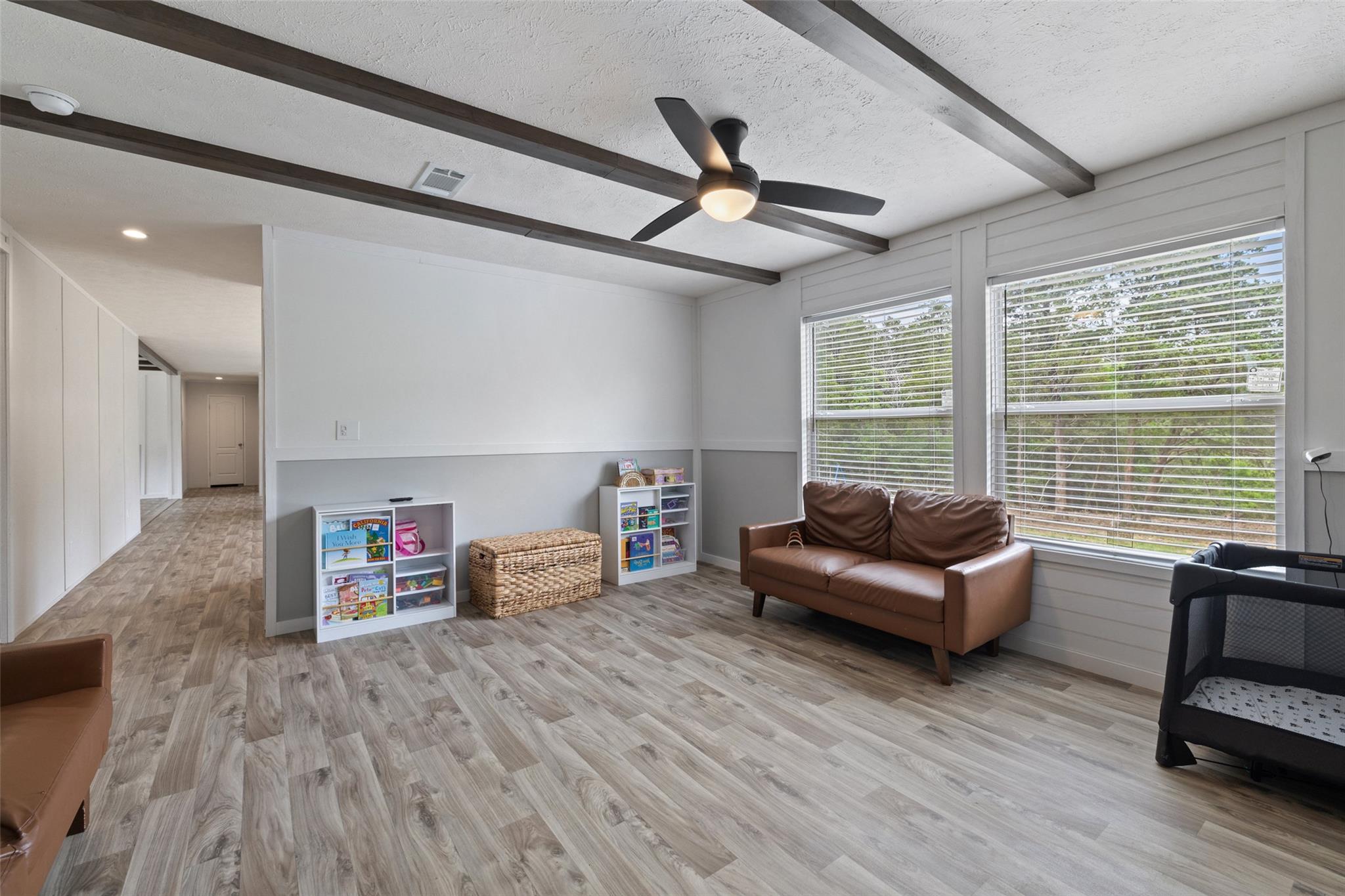 281 Green Oaks DR