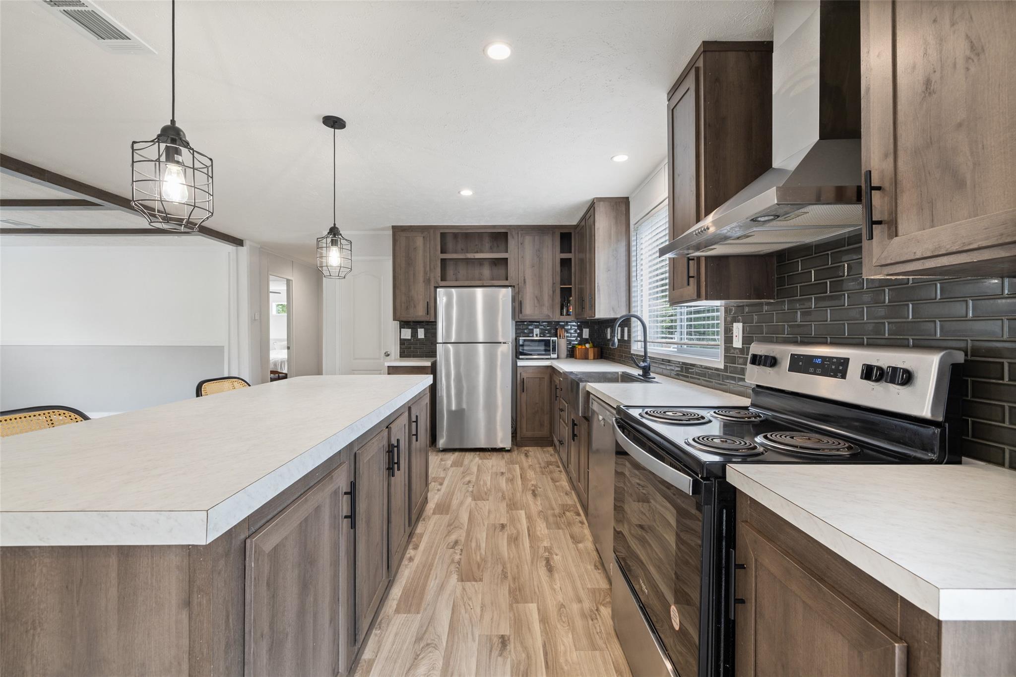 281 Green Oaks DR