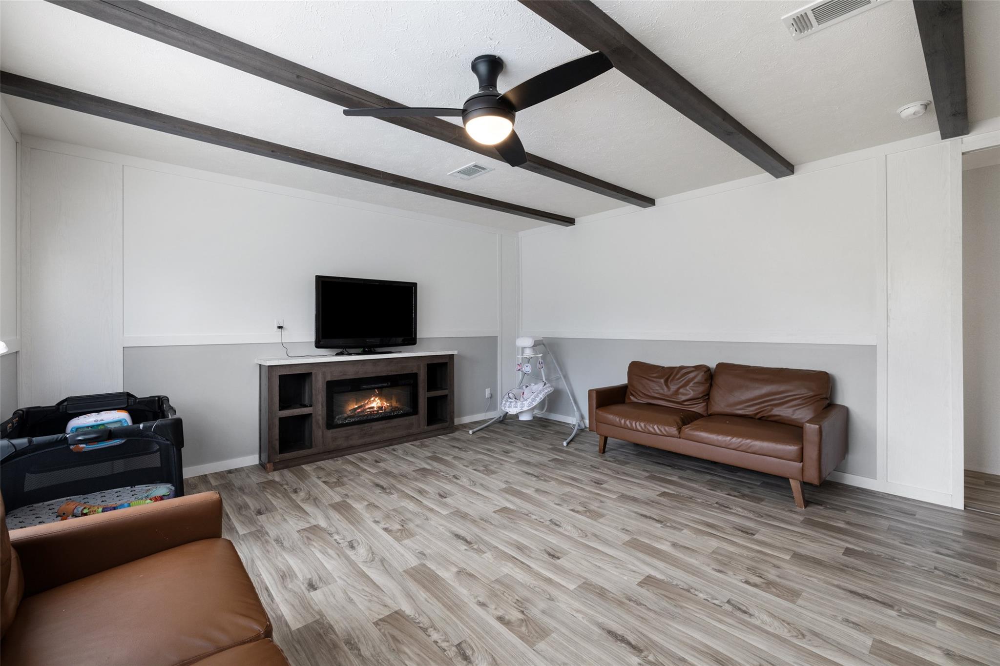 281 Green Oaks DR