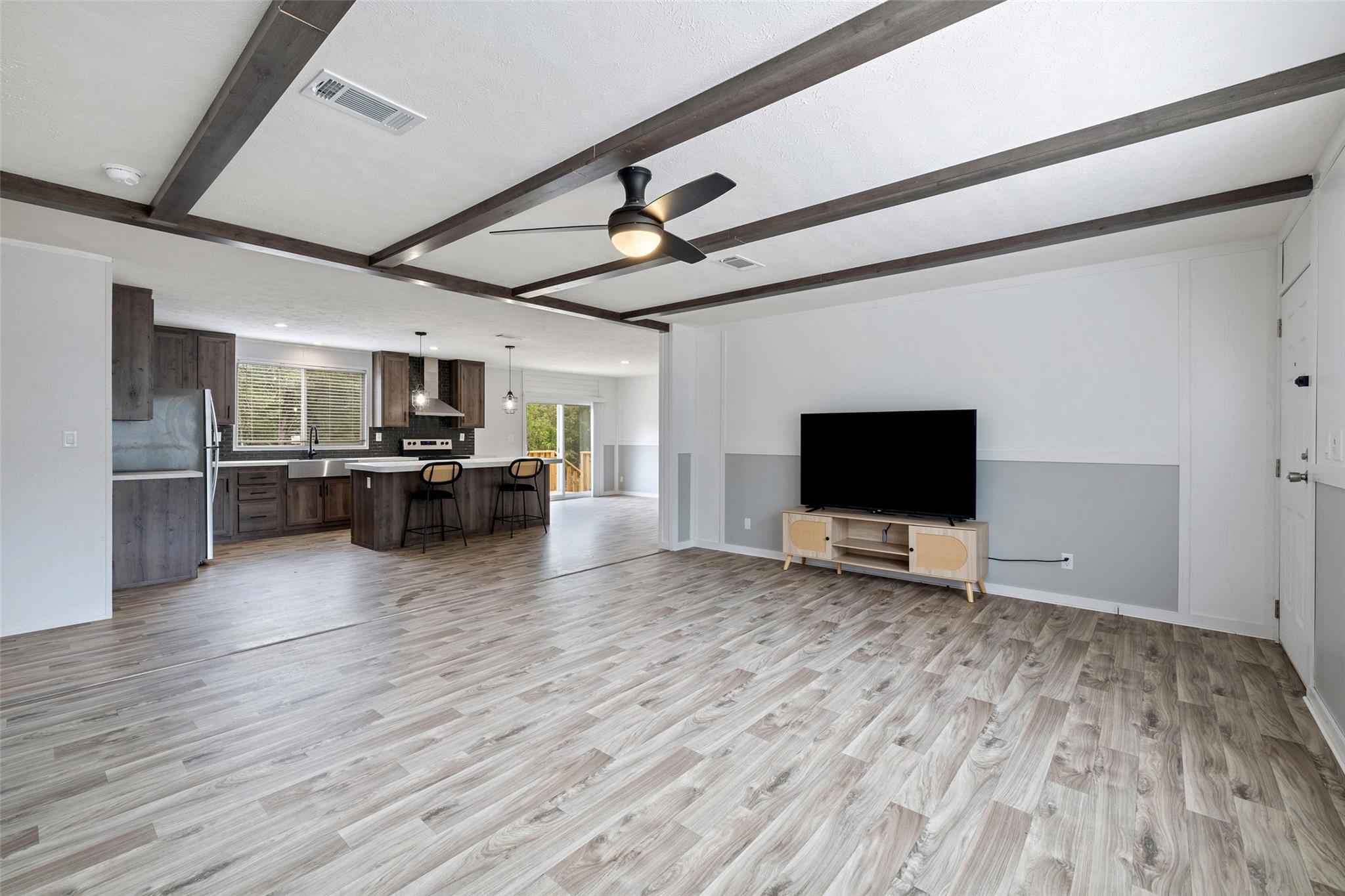 281 Green Oaks DR