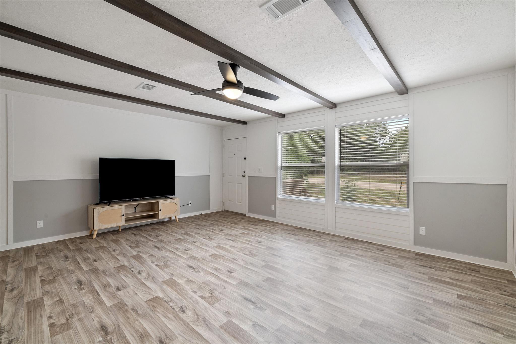 281 Green Oaks DR