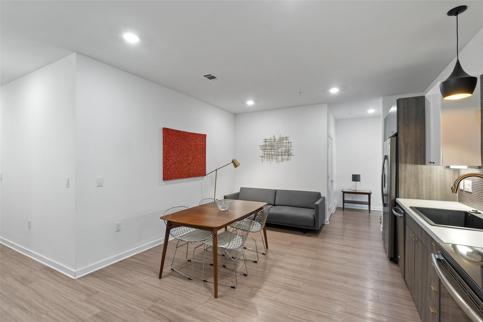 4361 S Congress Ave # 110