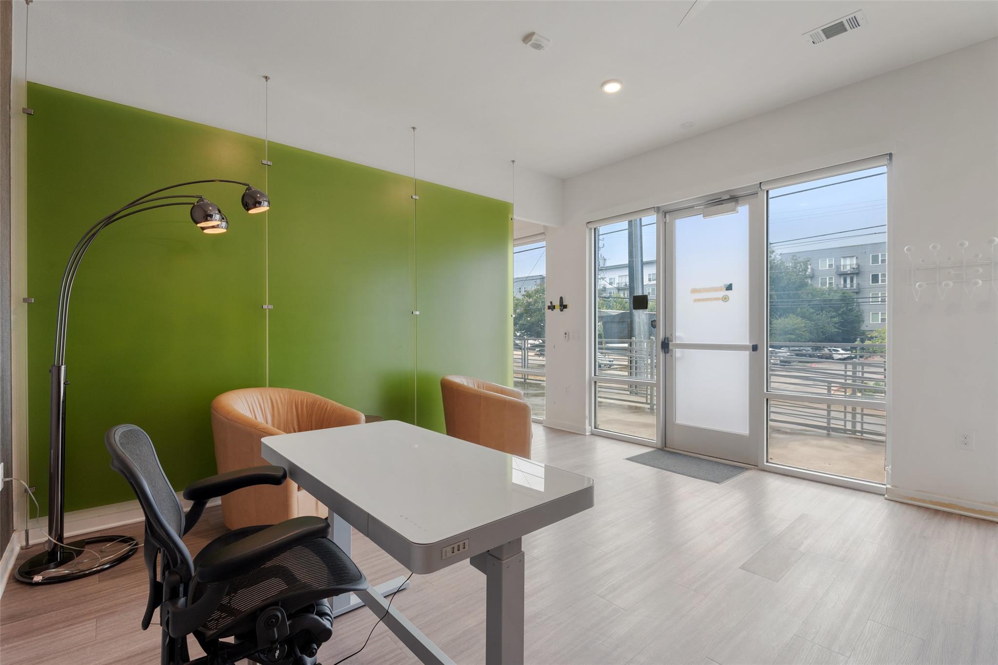 4361 S Congress Ave # 110