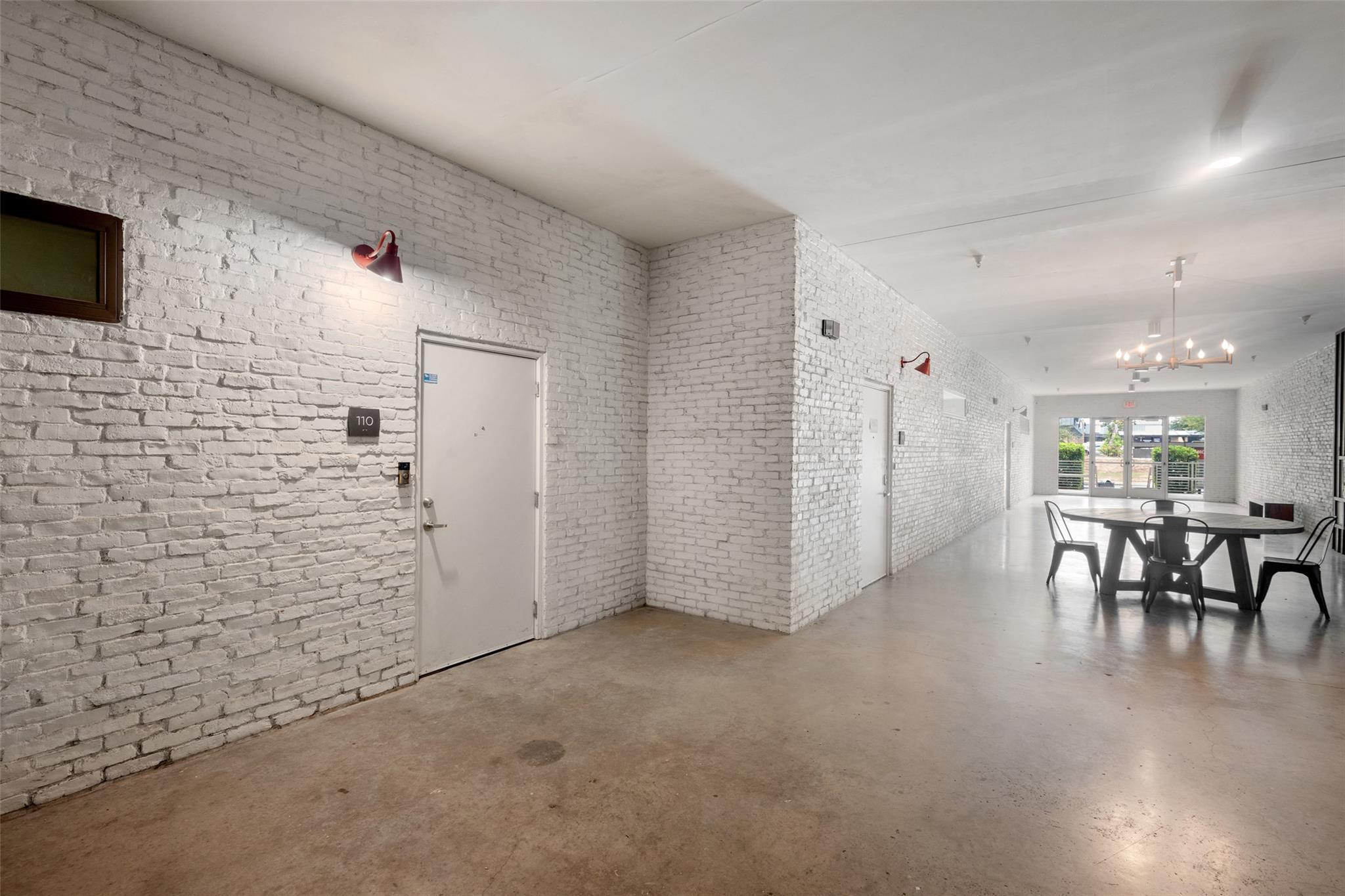 4361 S Congress Ave # 110