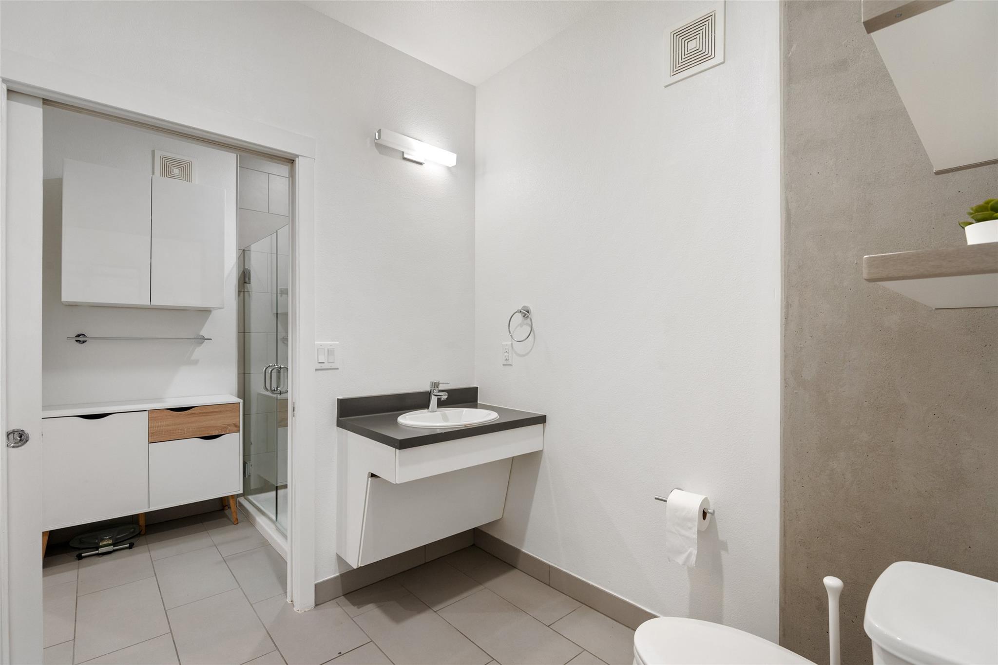 4361 S Congress Ave # 110