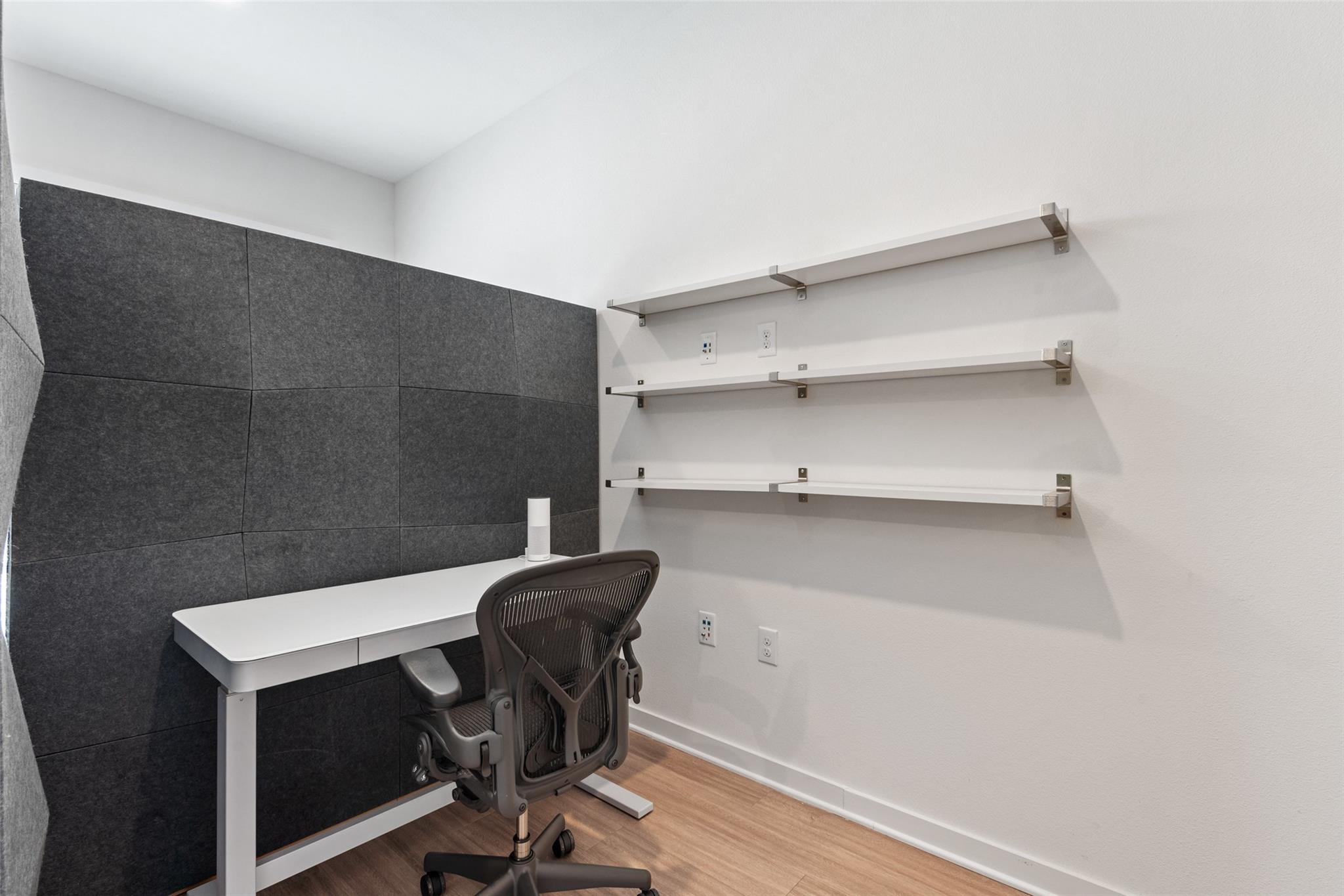 4361 S Congress Ave # 110