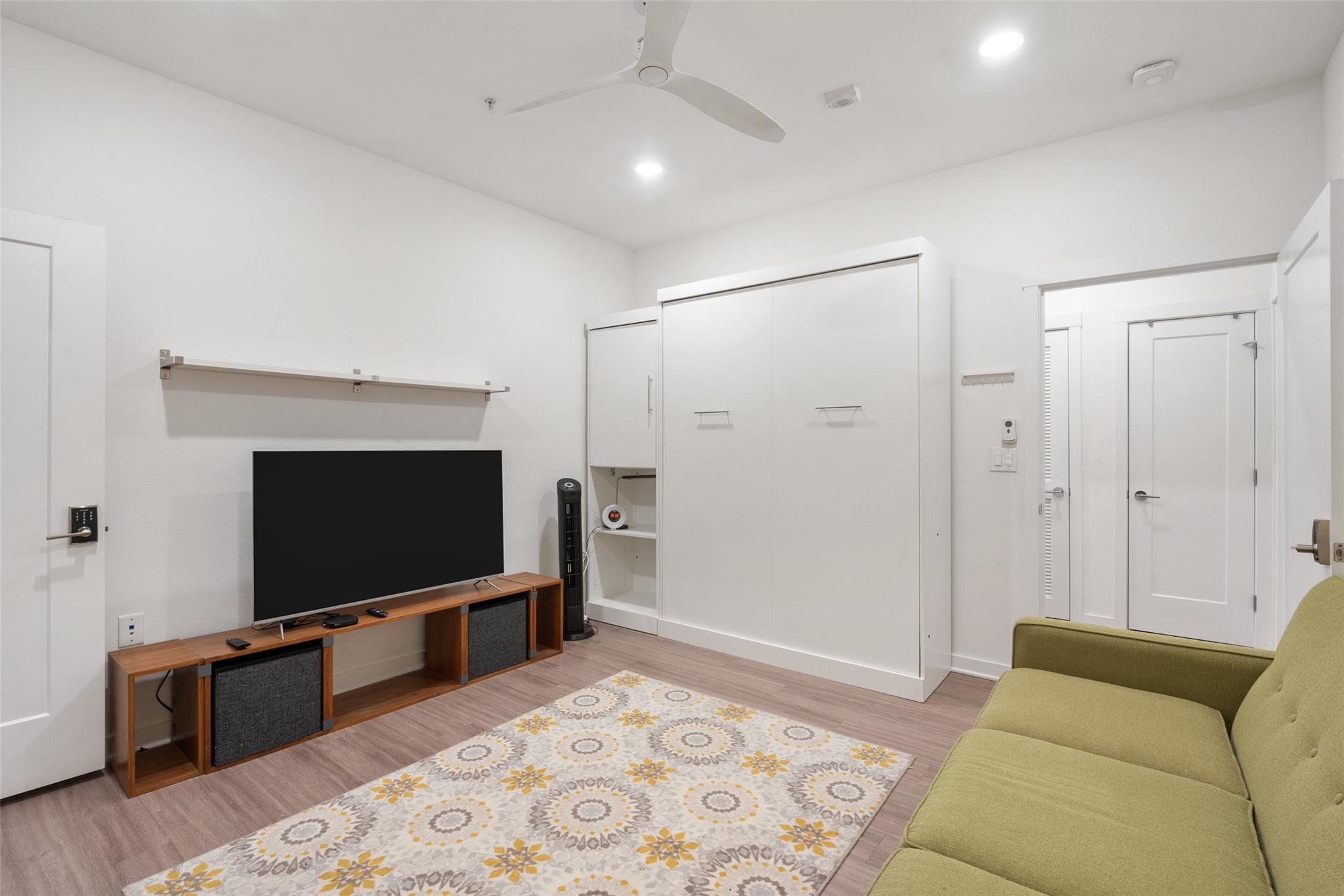 4361 S Congress Ave # 110