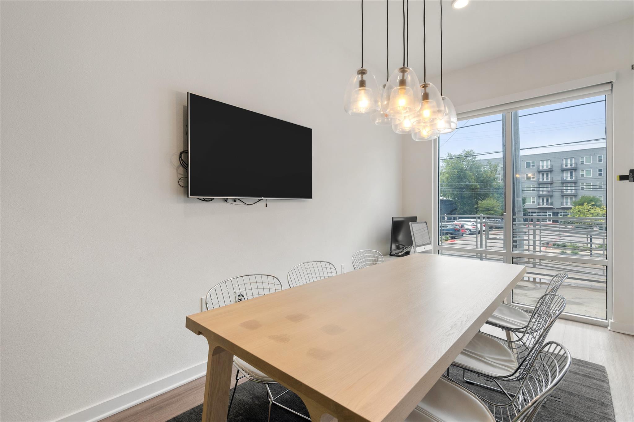 4361 S Congress Ave # 110