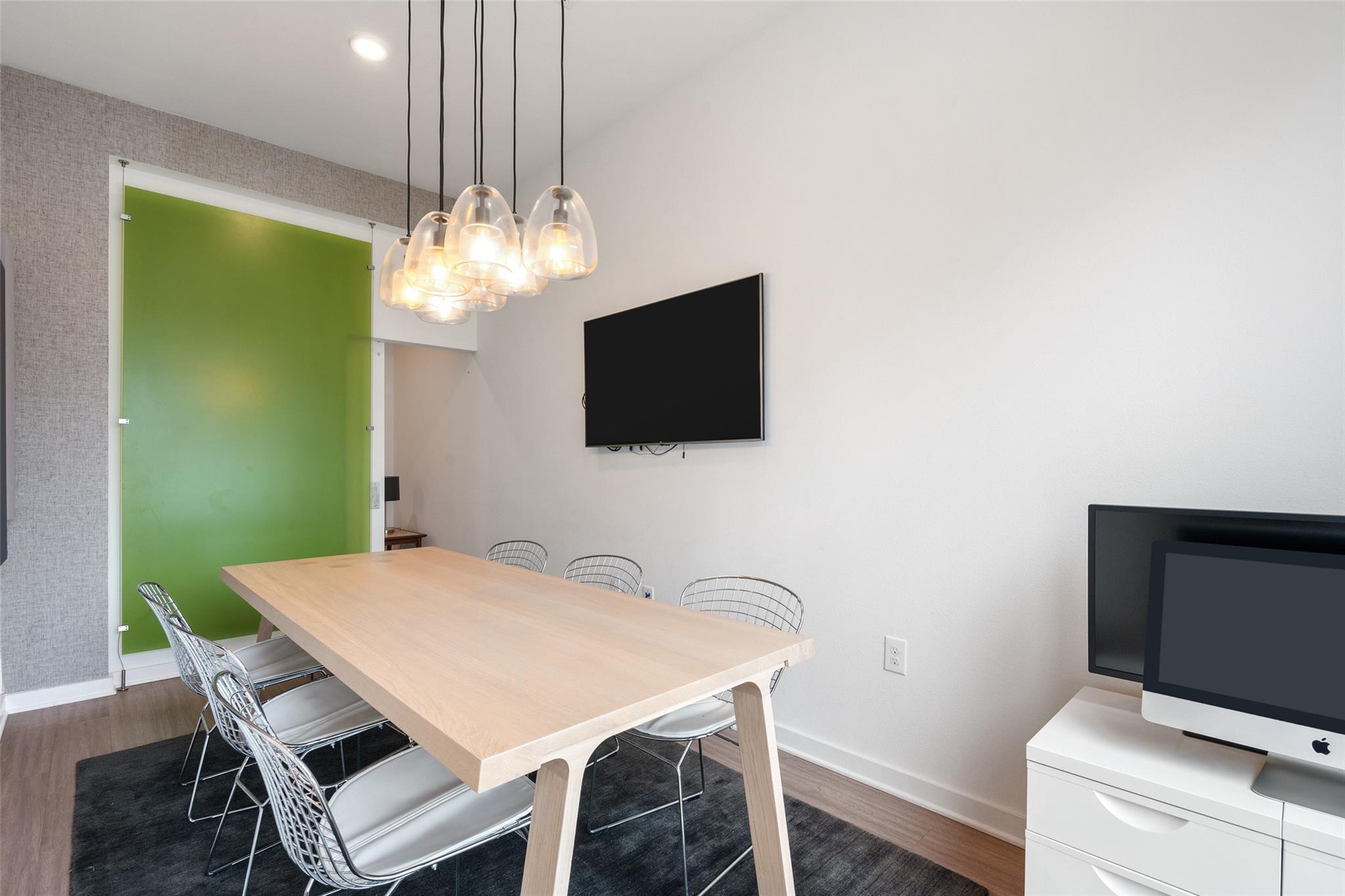 4361 S Congress Ave # 110