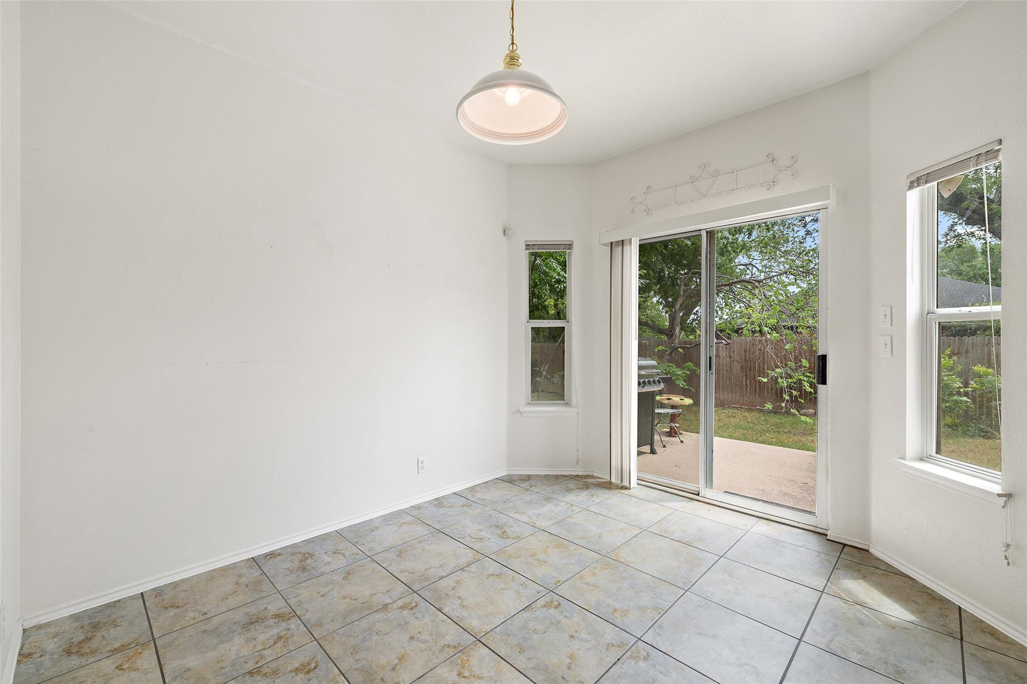 407 N Lori CIR