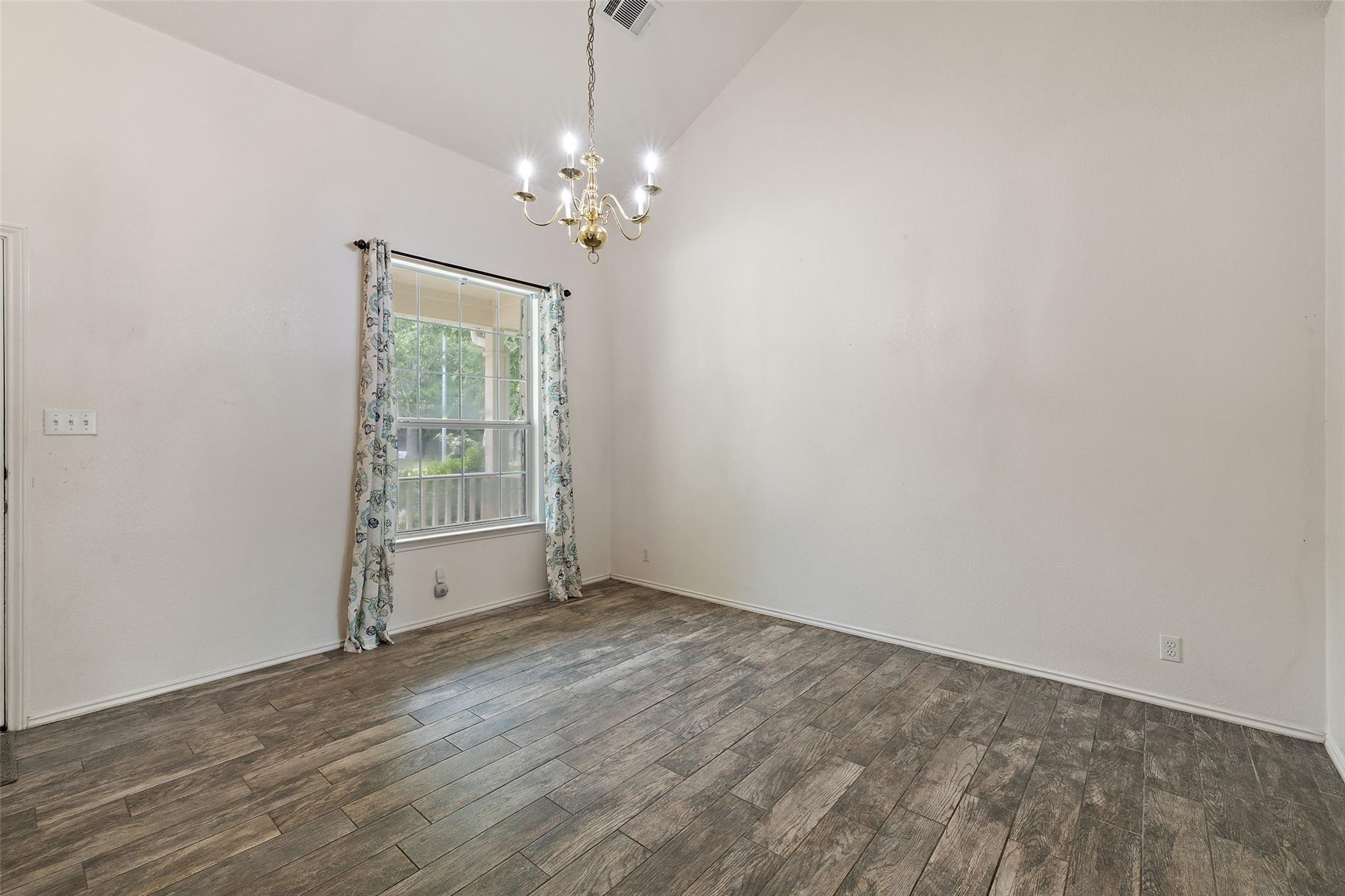 407 N Lori CIR