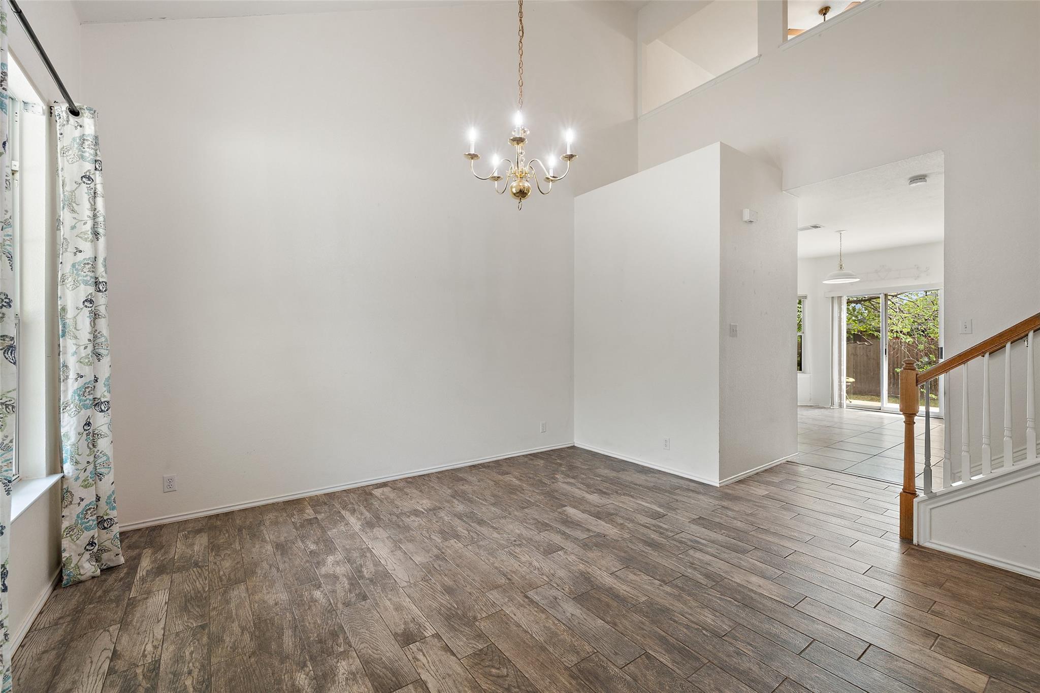 407 N Lori CIR