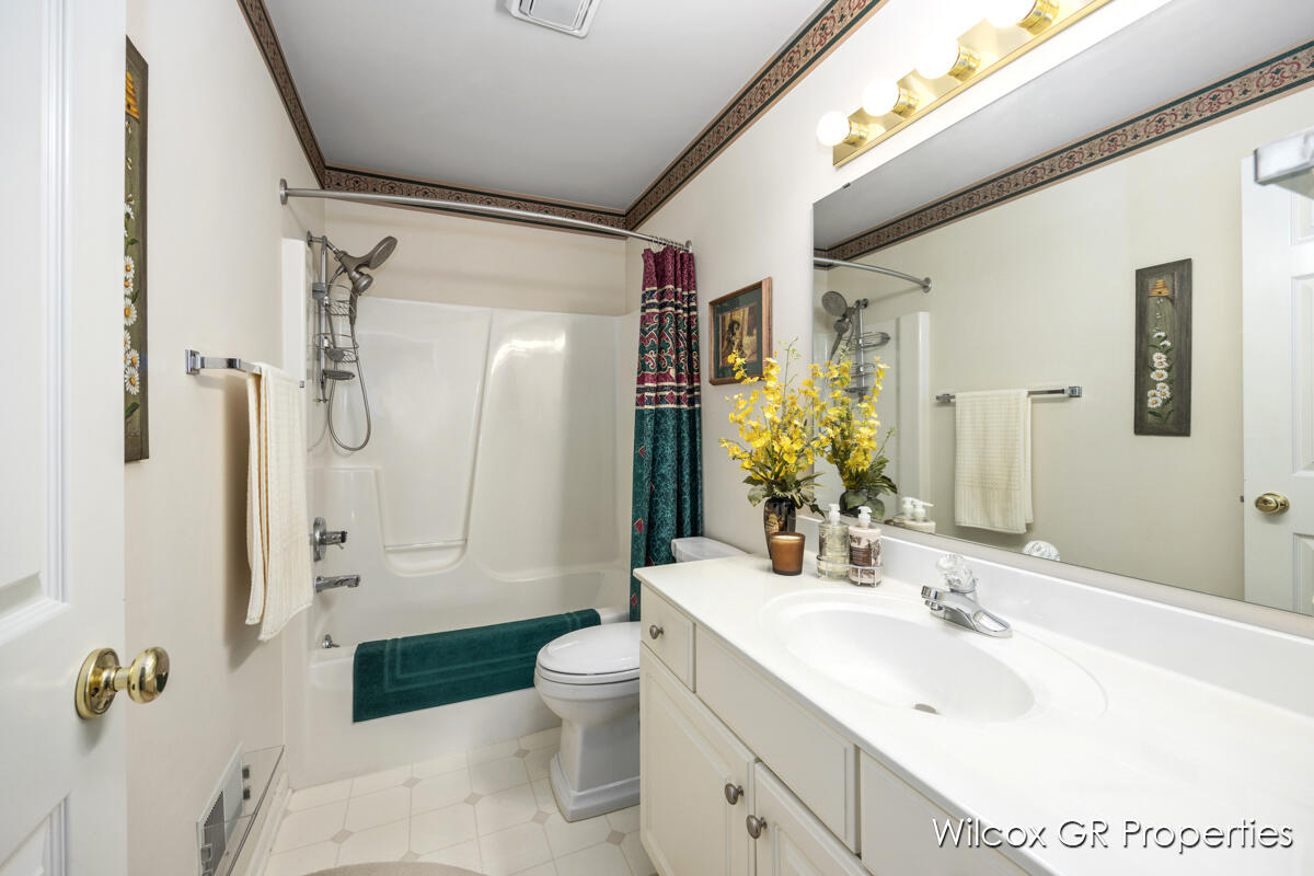 1041 Dogwood Meadows Drive SE