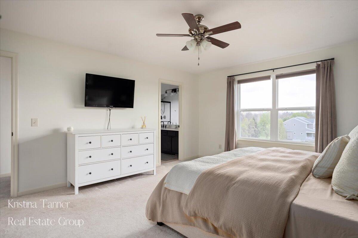 642 Echo Valley NE