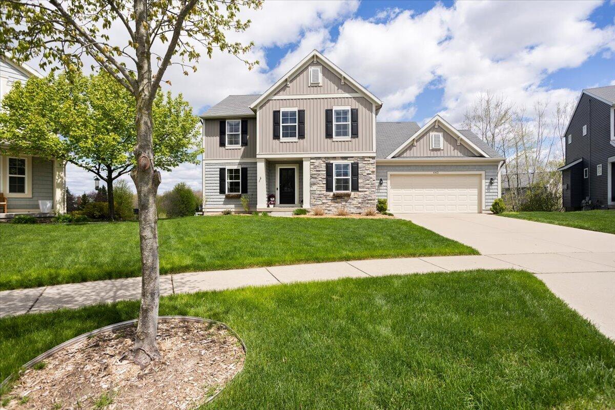 642 Echo Valley NE