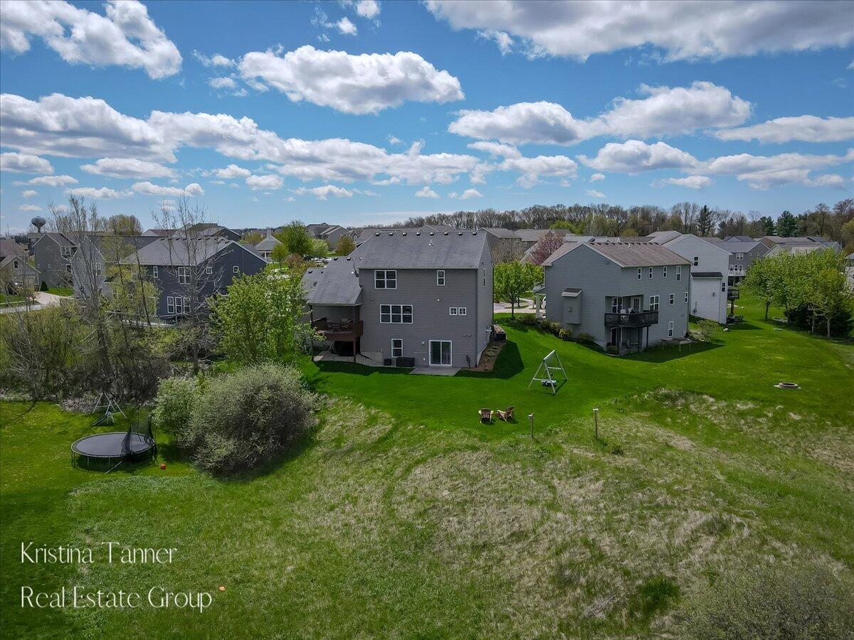 642 Echo Valley NE