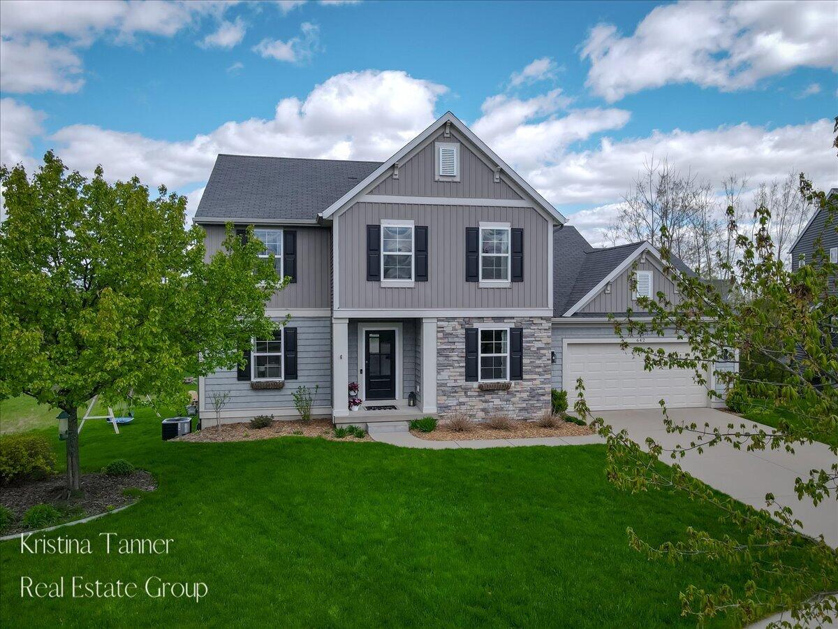 642 Echo Valley NE