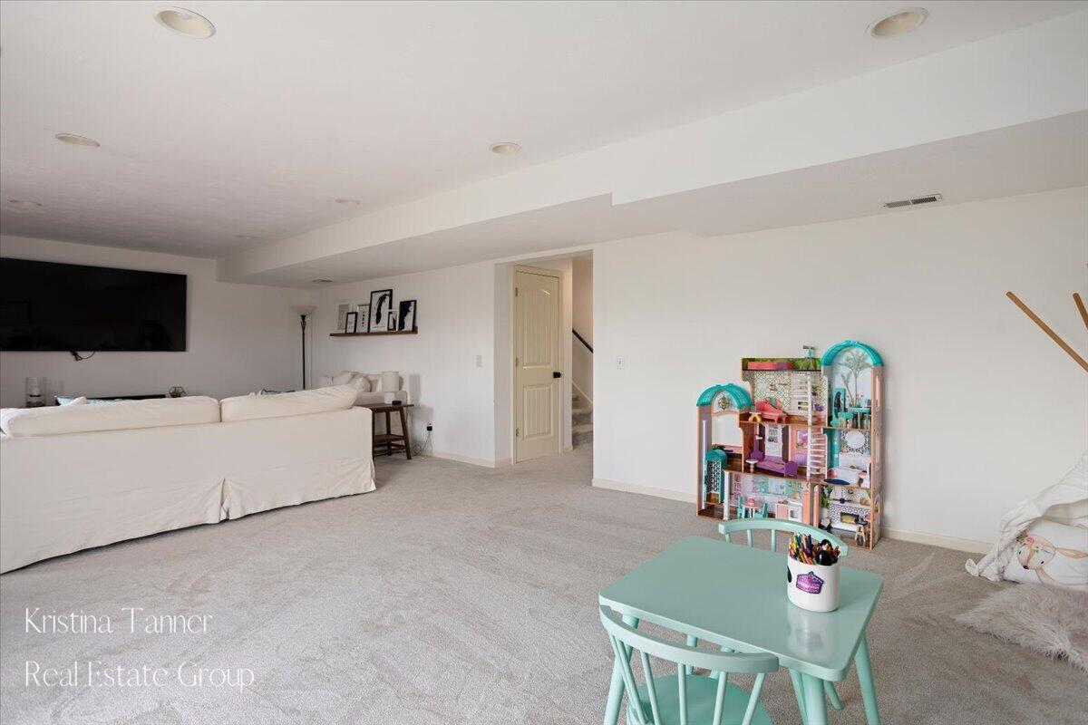 642 Echo Valley NE