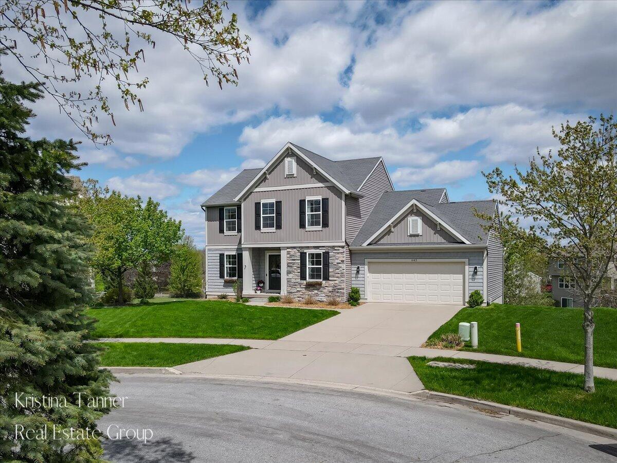 642 Echo Valley NE