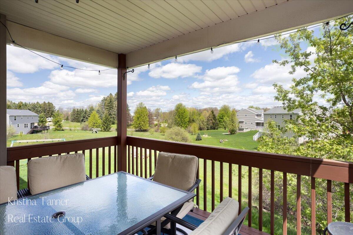 642 Echo Valley NE