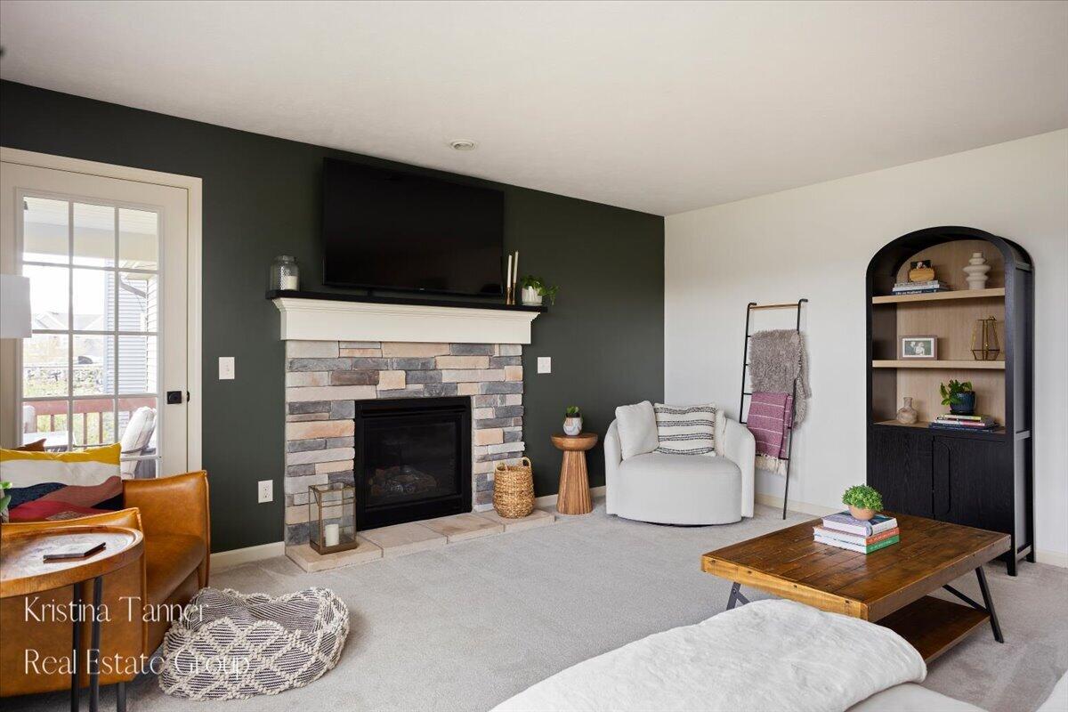 642 Echo Valley NE