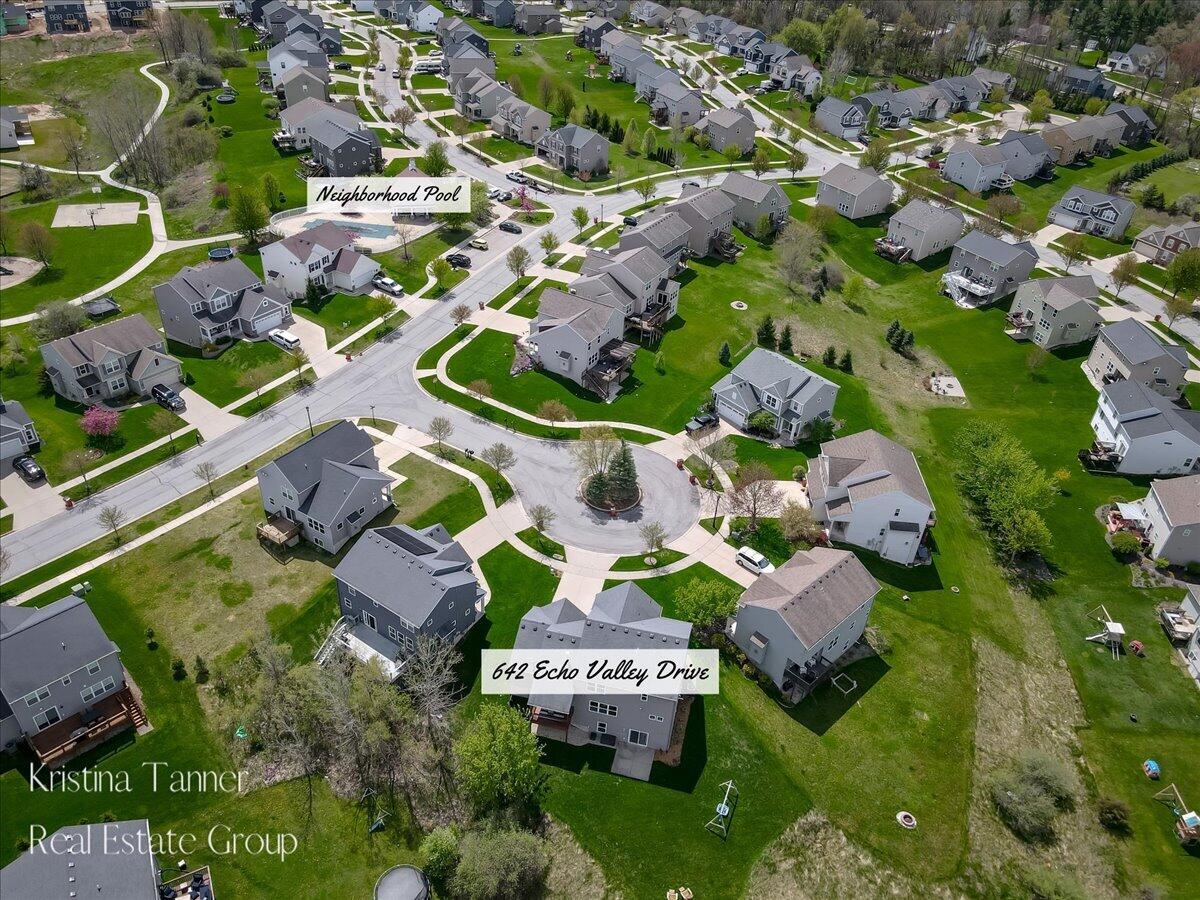 642 Echo Valley NE