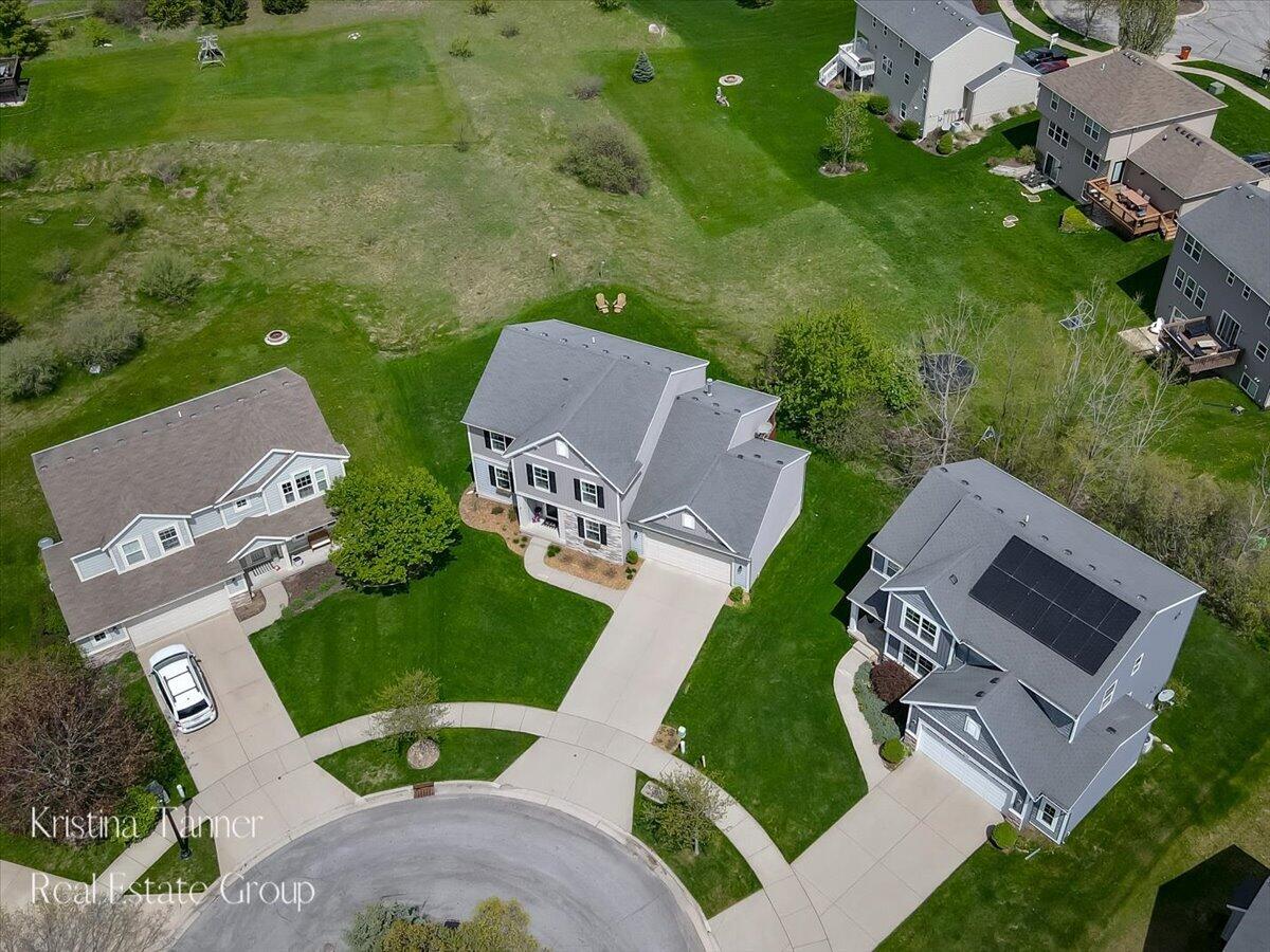 642 Echo Valley NE