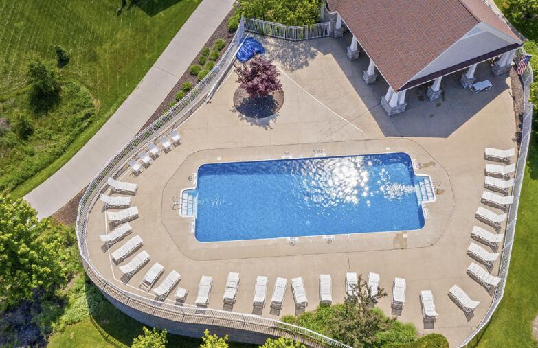 642 Echo Valley NE