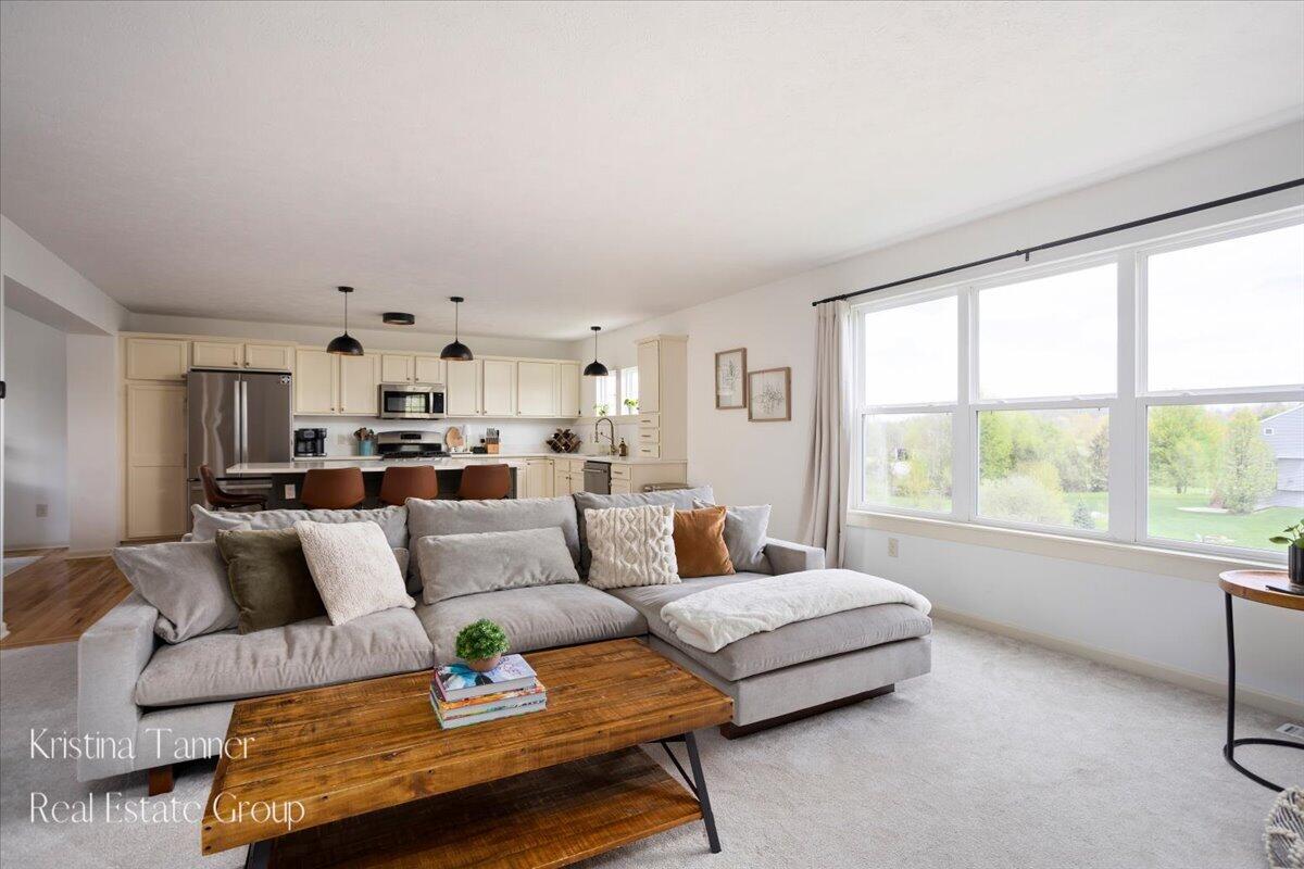 642 Echo Valley NE