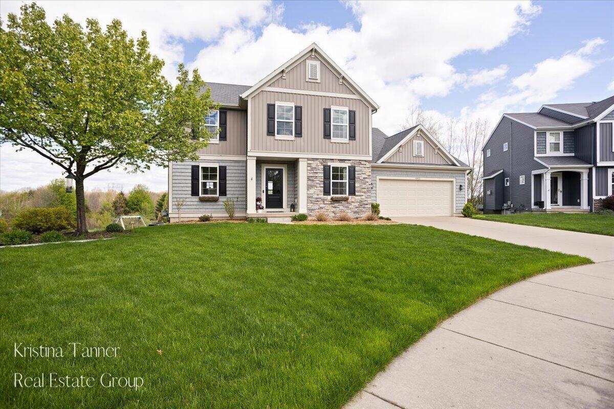 642 Echo Valley NE