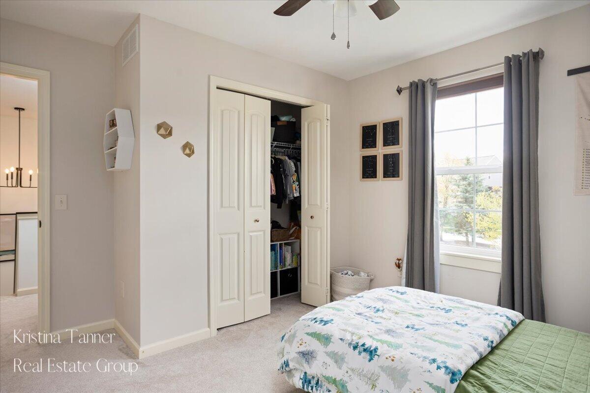 642 Echo Valley NE